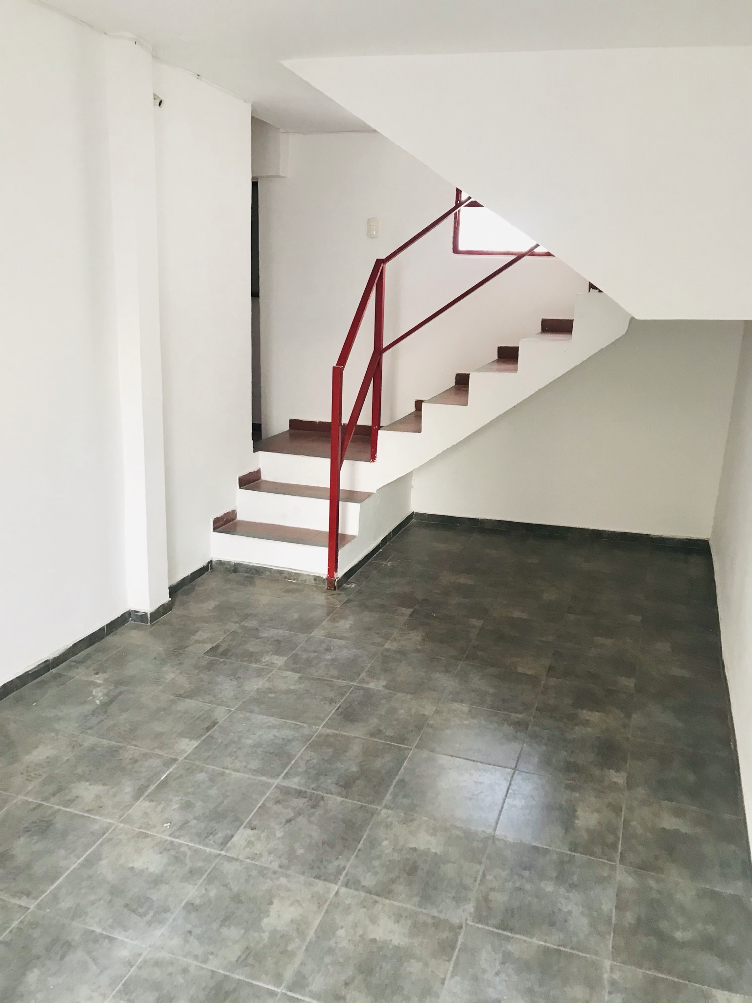 ALQUILER DUPLEX 2 DORMITORIOS EN BARRIO ROSEDAL A METROS RUTA 20