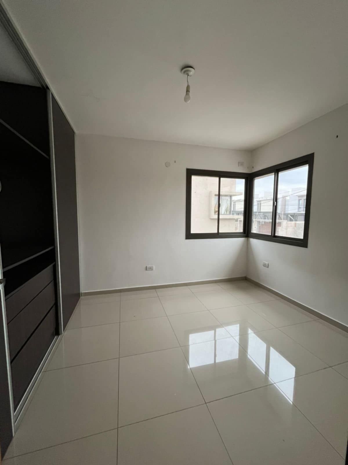 Duplex en alquiler 2 dorm en complejo con SUM a media cuadra de intrecountry