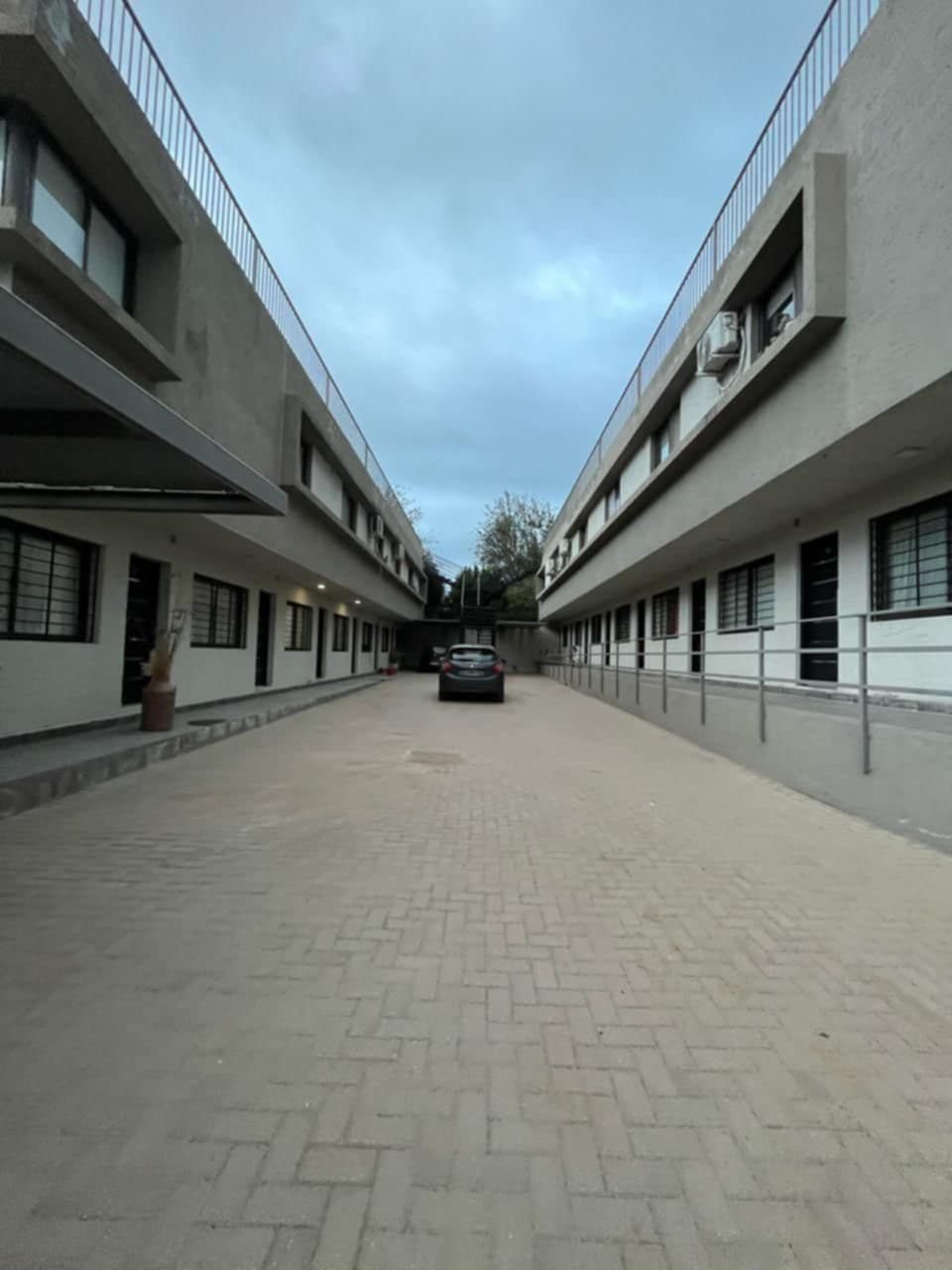 Duplex en alquiler 2 dorm en complejo con SUM a media cuadra de intrecountry