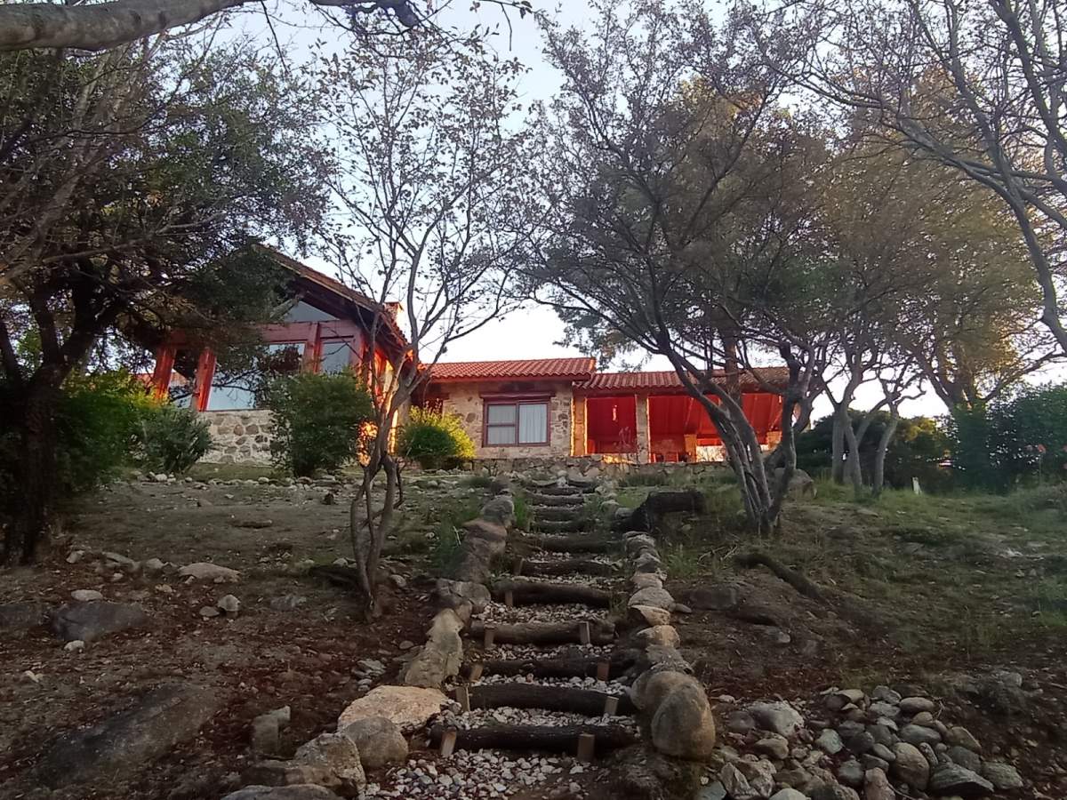 VENTA Casa única en Traslasierras con 5 hs aptas desarrollo