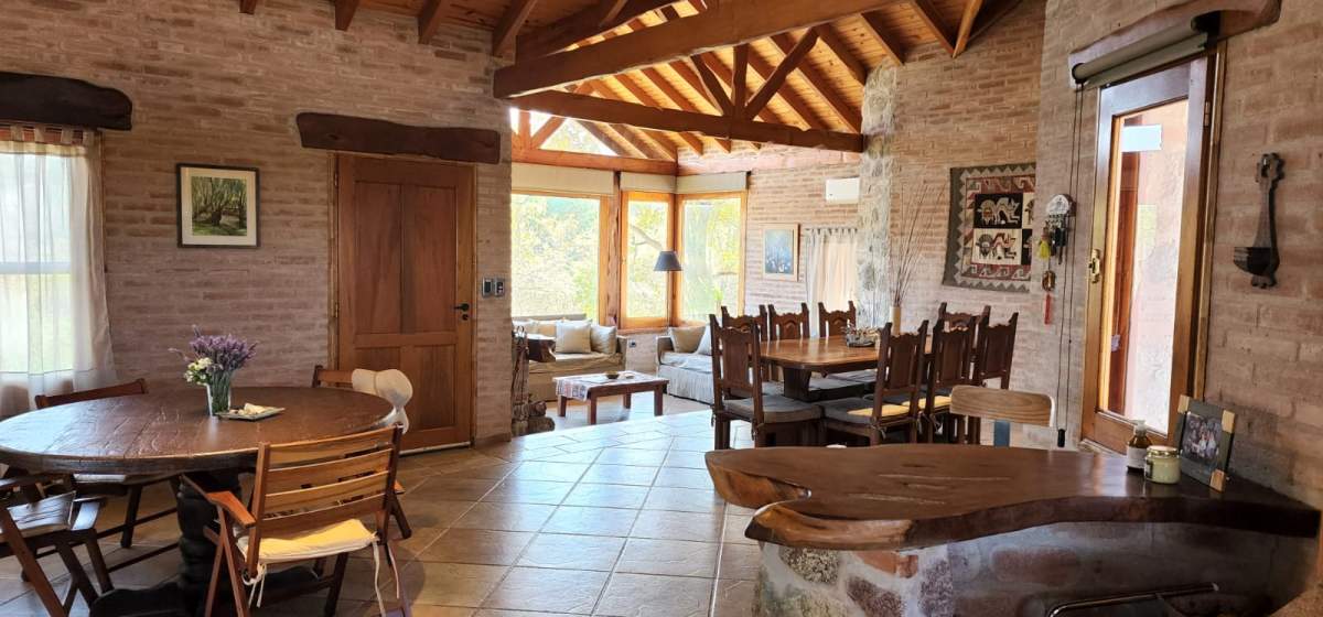 VENTA Casa única en Traslasierras con 5 hs aptas desarrollo