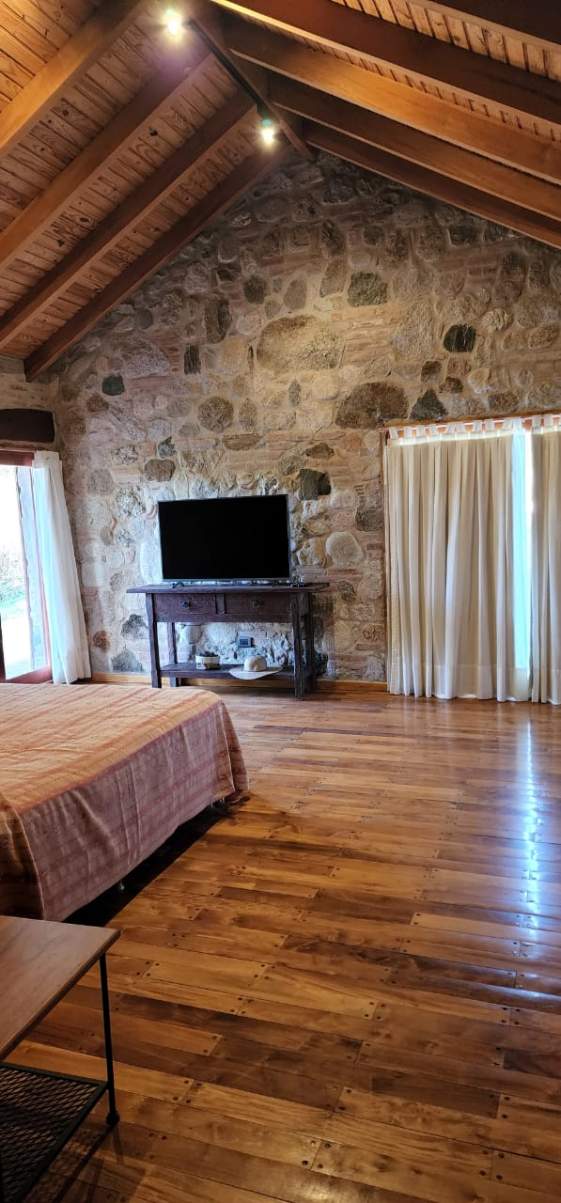 VENTA Casa única en Traslasierras con 5 hs aptas desarrollo