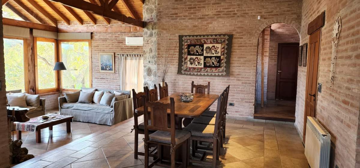 VENTA Casa única en Traslasierras con 5 hs aptas desarrollo