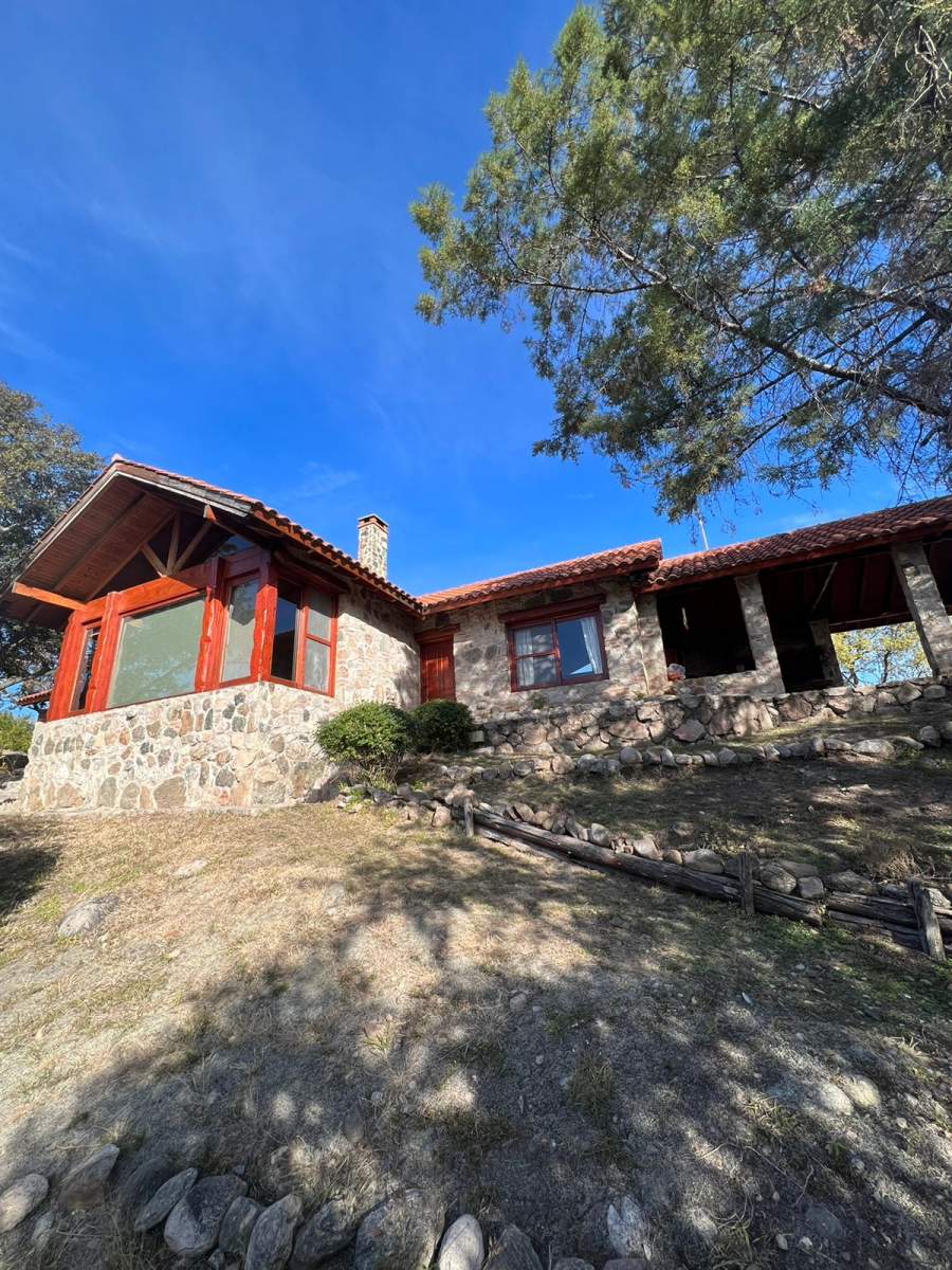 VENTA Casa única en Traslasierras con 5 hs aptas desarrollo