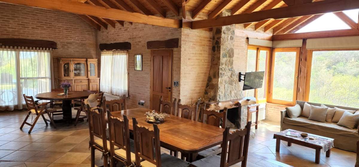 VENTA Casa única en Traslasierras con 5 hs aptas desarrollo