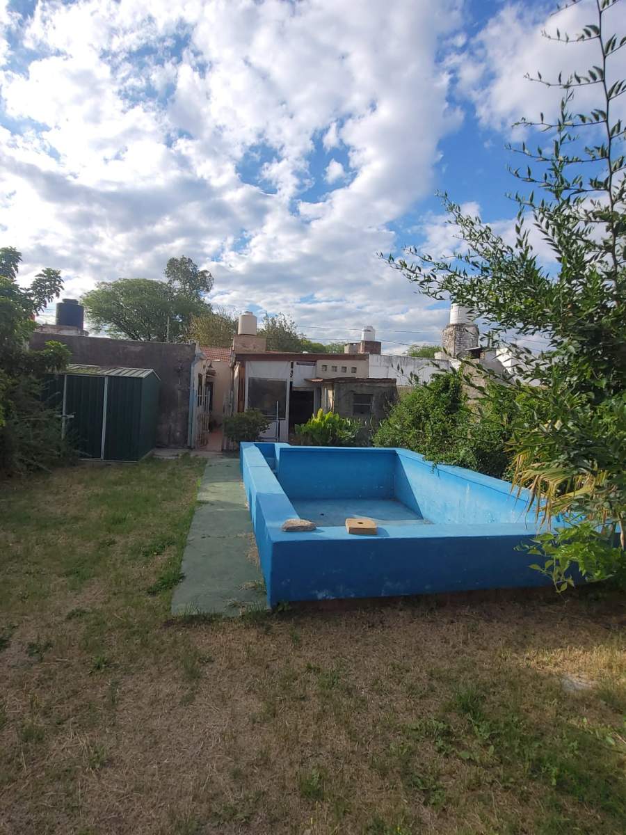 CASA EN VENTA 3 DORMITORIOS BARRIO ESCOBAR