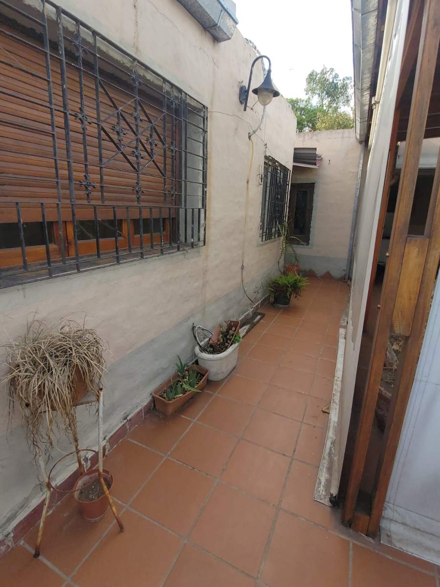 CASA EN VENTA 3 DORMITORIOS BARRIO ESCOBAR