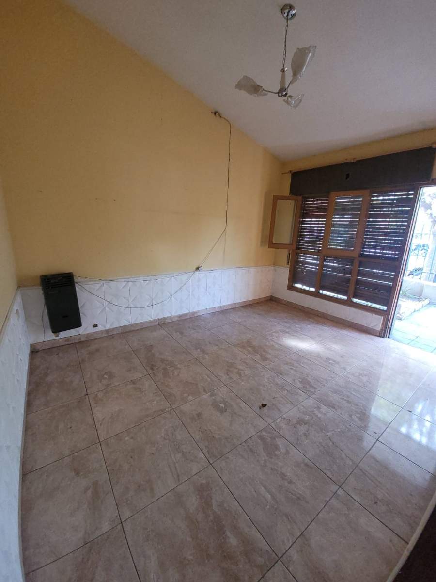 CASA EN VENTA 3 DORMITORIOS BARRIO ESCOBAR