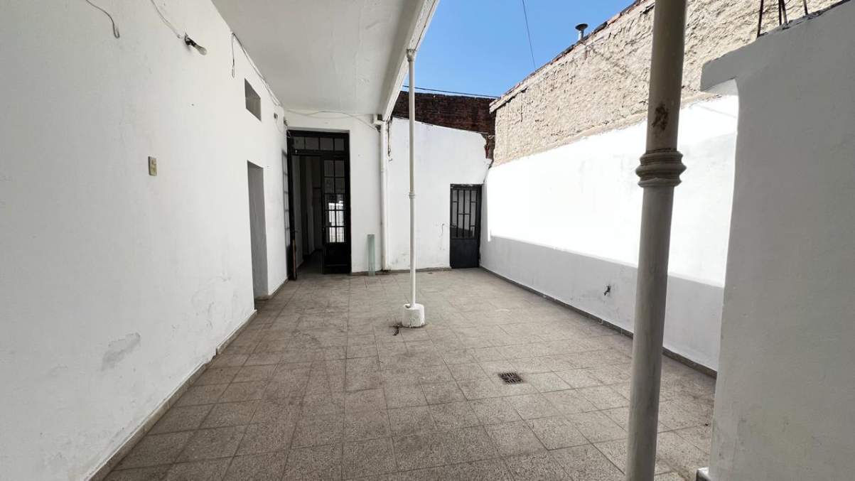 VENTA CASA CON DEPARTAMENTO EN PUEYRREDON - SE ESCUCHAN PROPUESTAS