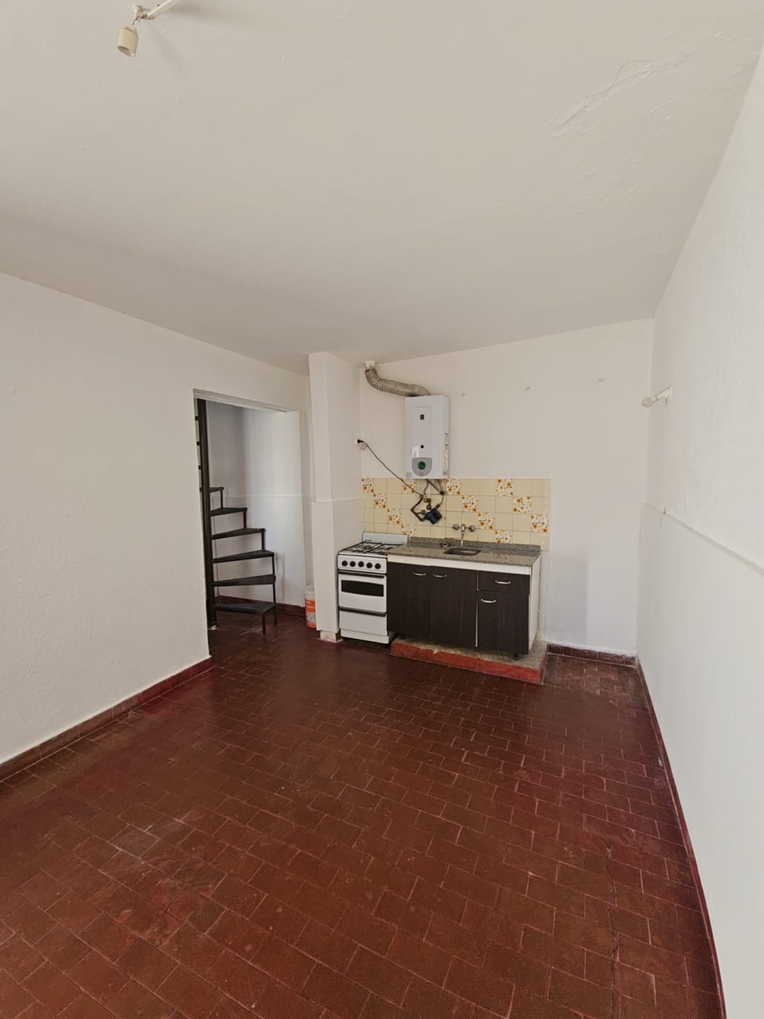 Barrio Jardin, 1 dormitorio, con patio, $520.000. Zona UTN  UNC