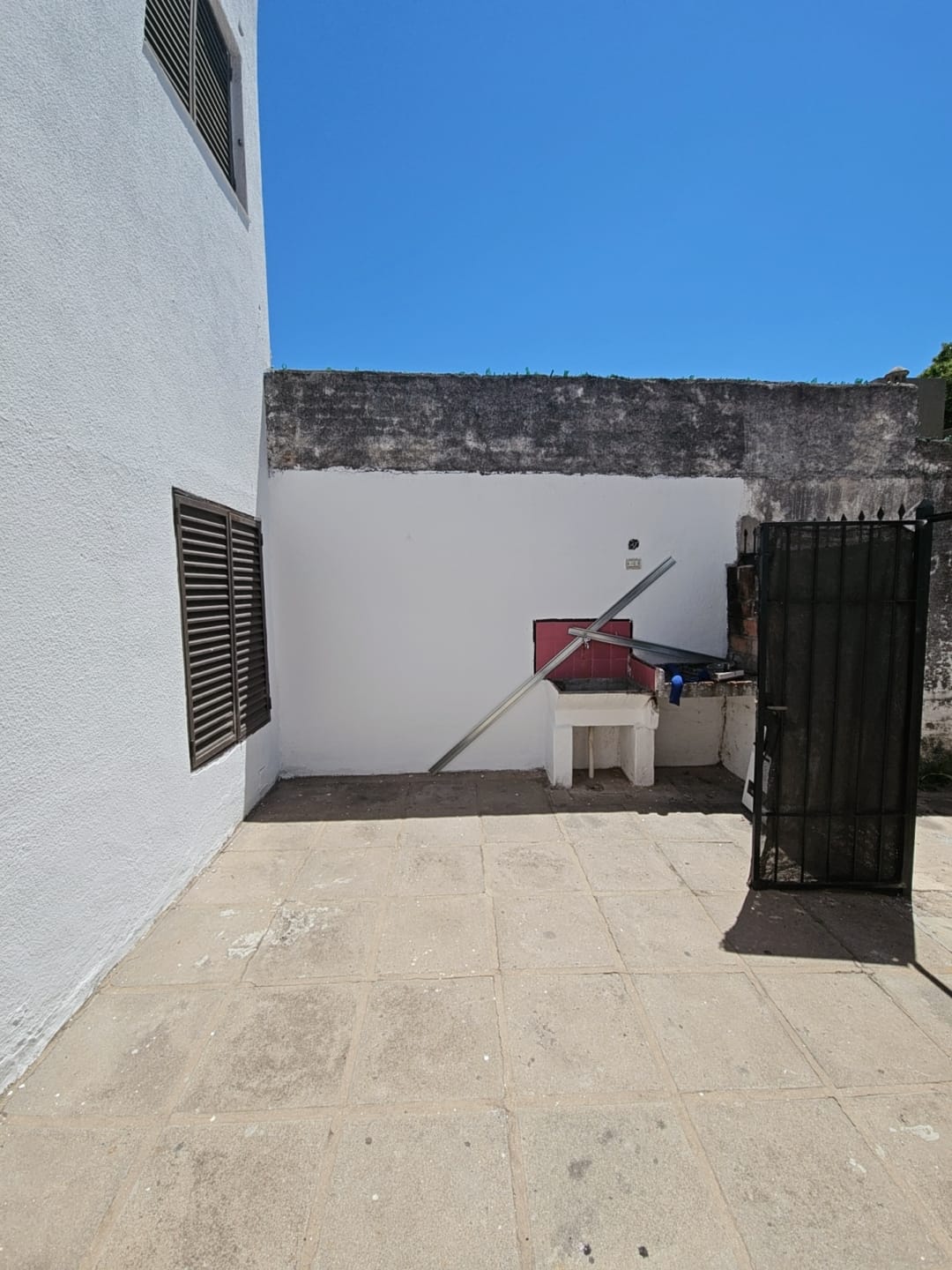 Barrio Jardin, 1 dormitorio, con patio, $520.000. Zona UTN  UNC