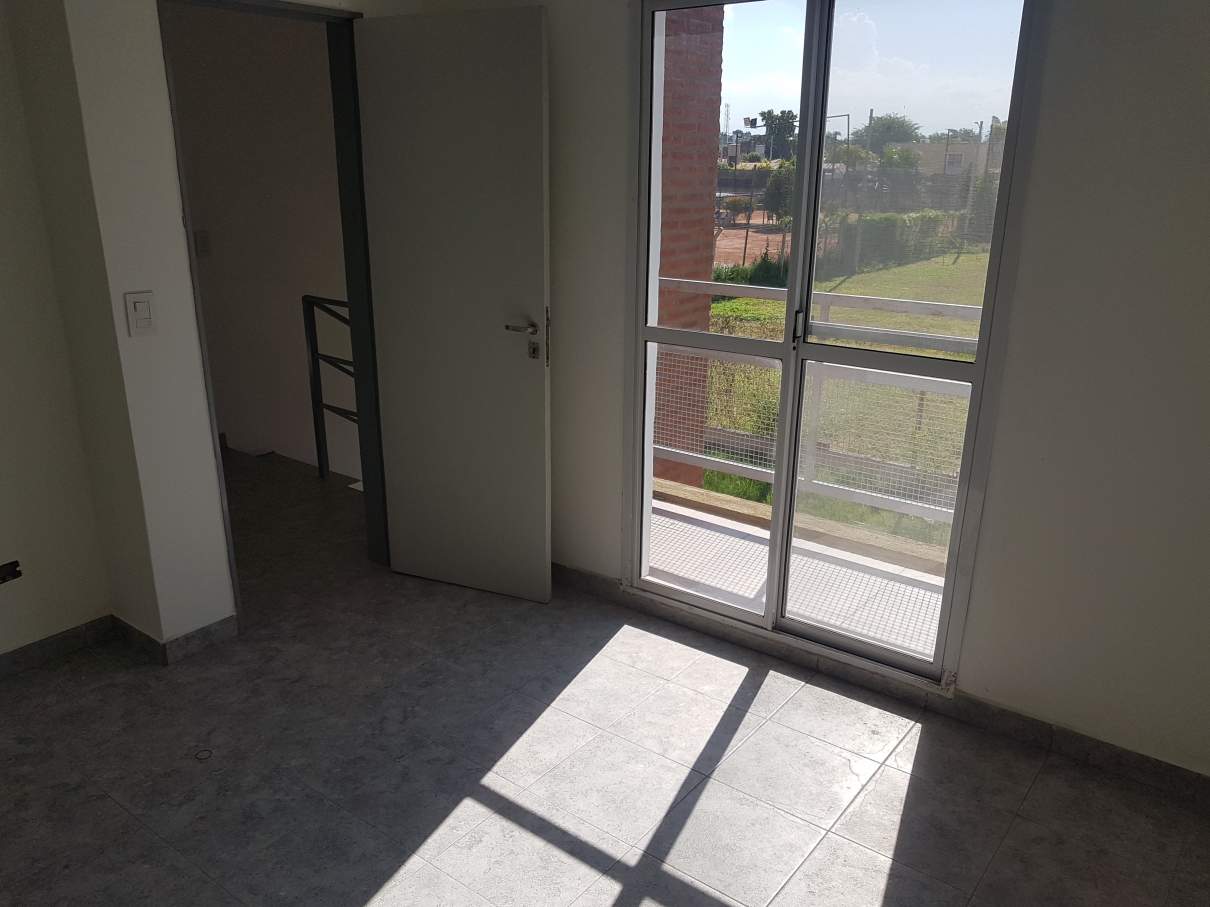 EXCELENTE DUPLEX 2 DORMITORIOS CON 2 BAÑOS A ESTRENAR!!! COCHERA $850.000.-