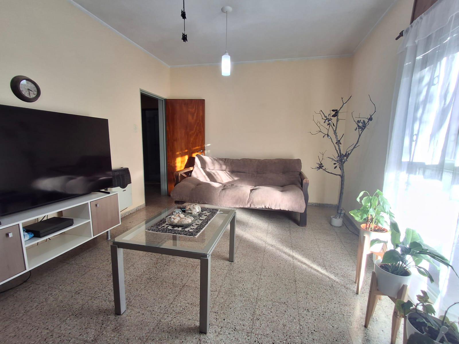 VENTA-3 DORMITORIOS-GARAGE Y DEPARTAMENTO-AMEGHINO NORTE