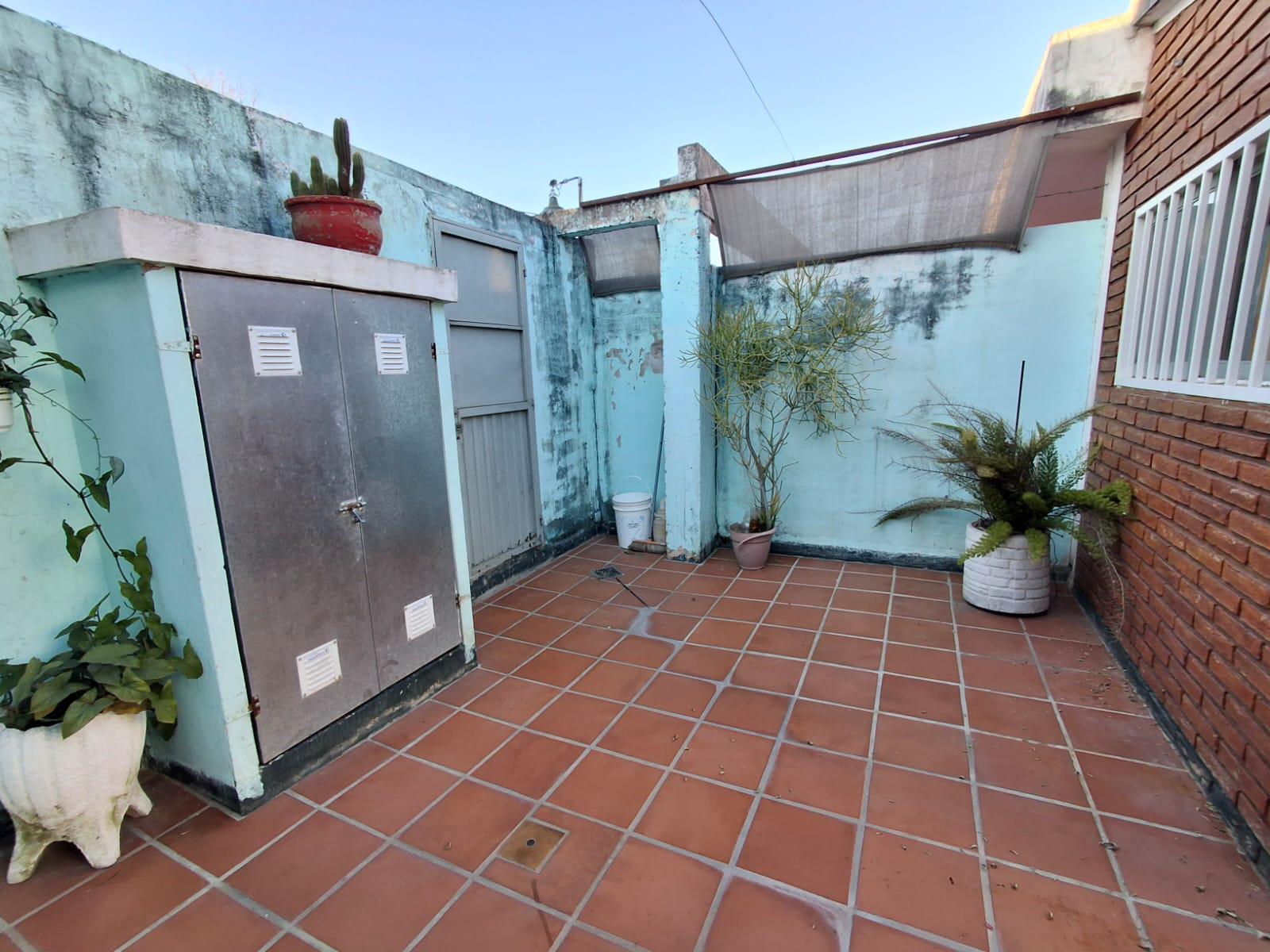 VENTA-3 DORMITORIOS-GARAGE Y DEPARTAMENTO-AMEGHINO NORTE