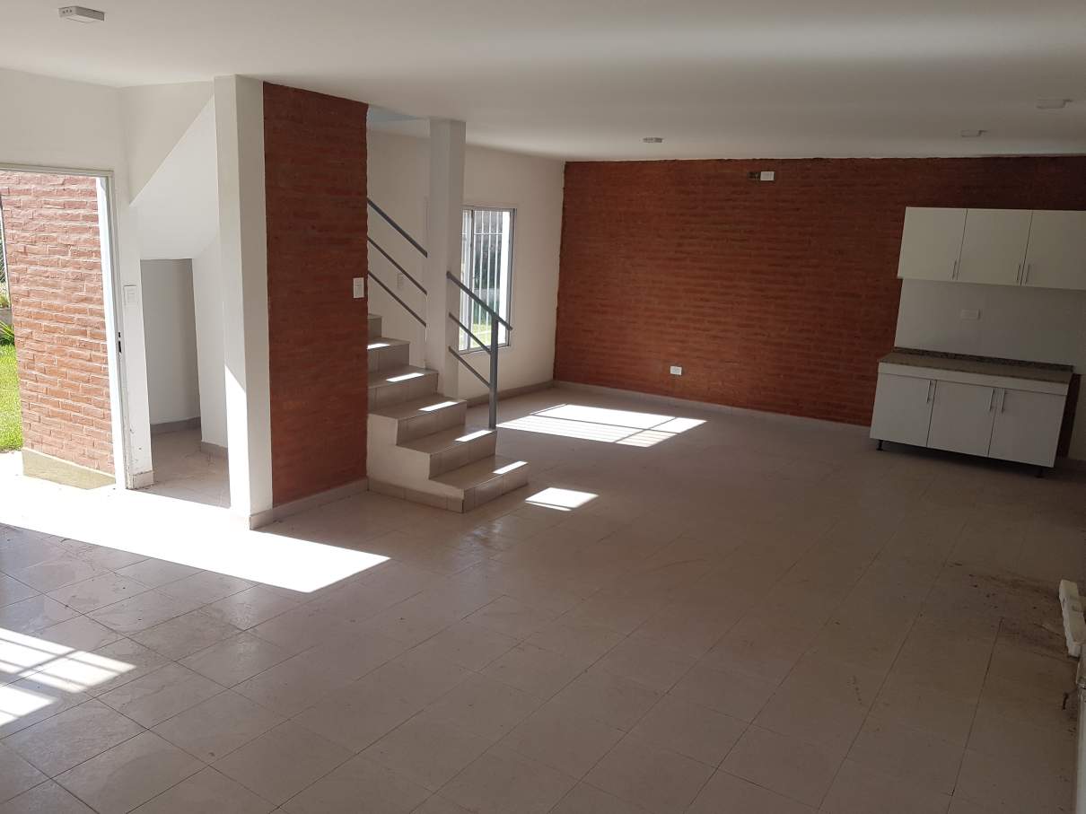 EXCELENTE DUPLEX 2 DORMITORIOS CON 2 BAÑOS A ESTRENAR!!! COCHERA $820.000.-