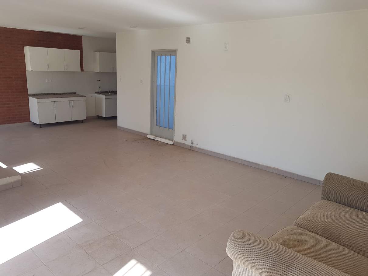 EXCELENTE DUPLEX 2 DORMITORIOS CON 2 BAÑOS A ESTRENAR!!! COCHERA $820.000.-