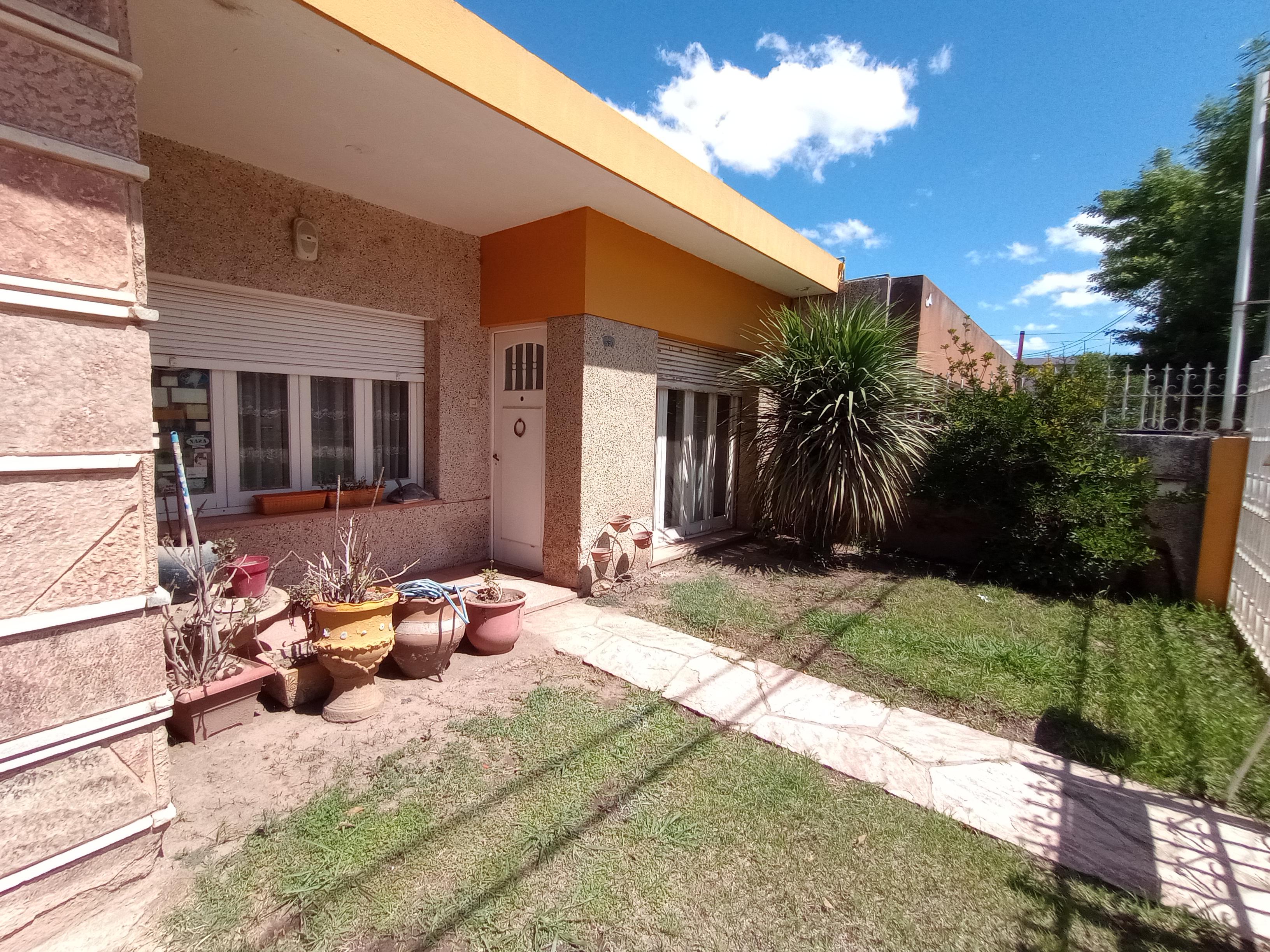 SE VENDE CASA DE DOS DORMITORIOS EN BANDA NORTE