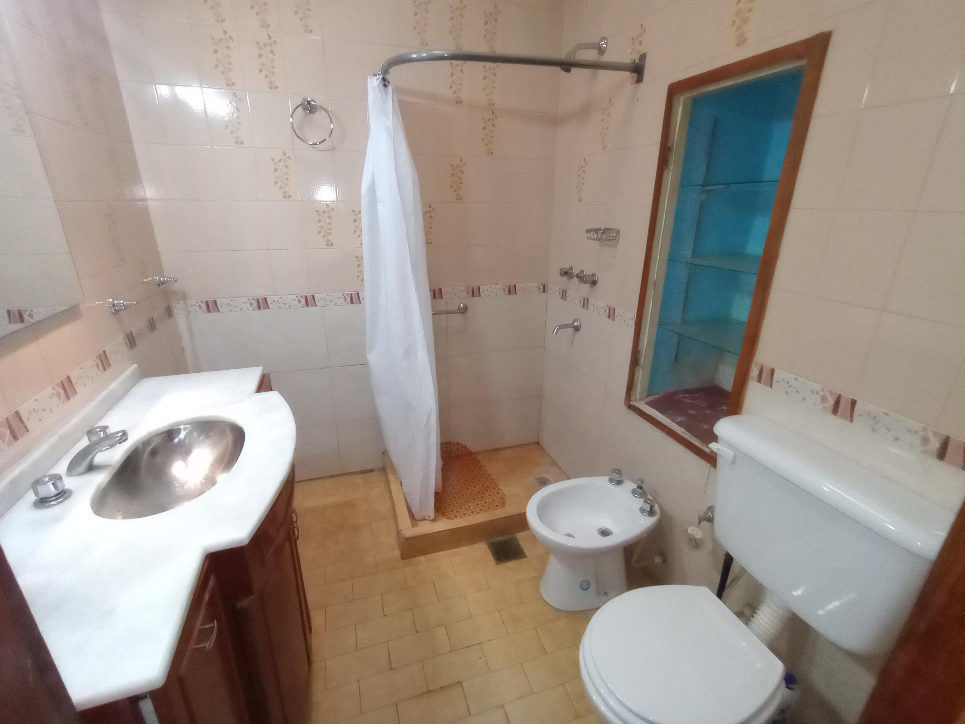 SE VENDE CASA DE DOS DORMITORIOS EN BANDA NORTE