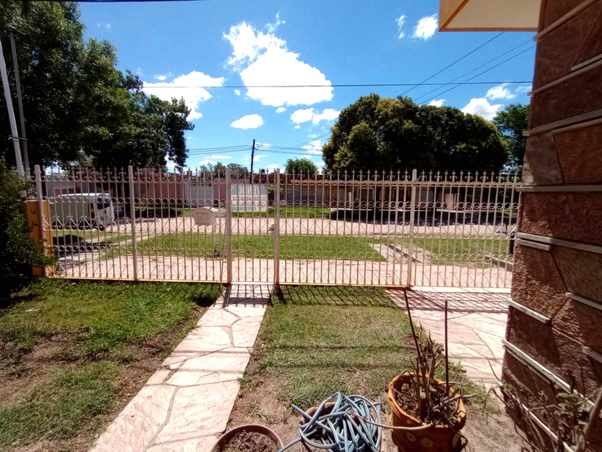 SE VENDE CASA DE DOS DORMITORIOS EN BANDA NORTE