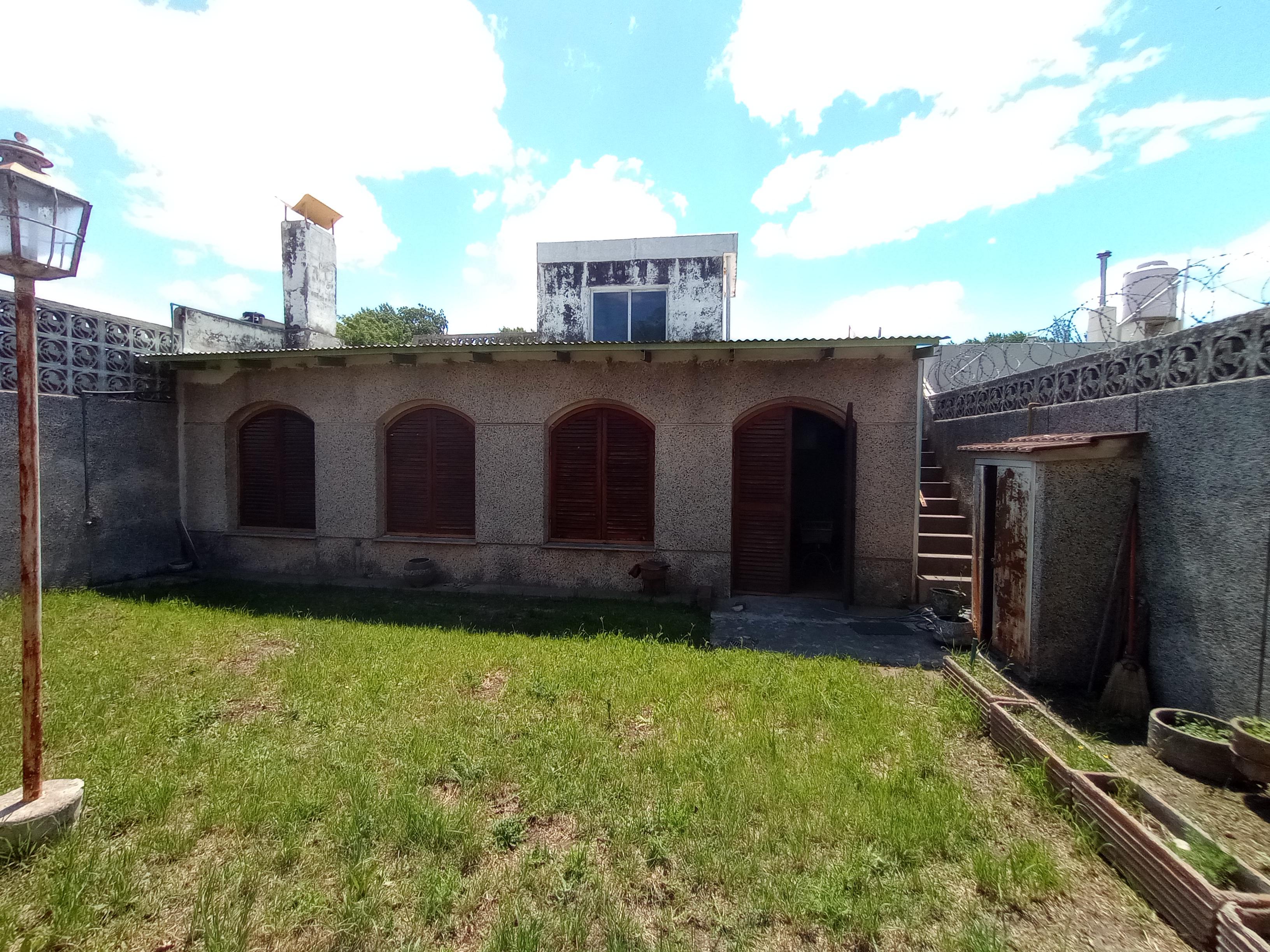 SE VENDE CASA DE DOS DORMITORIOS EN BANDA NORTE