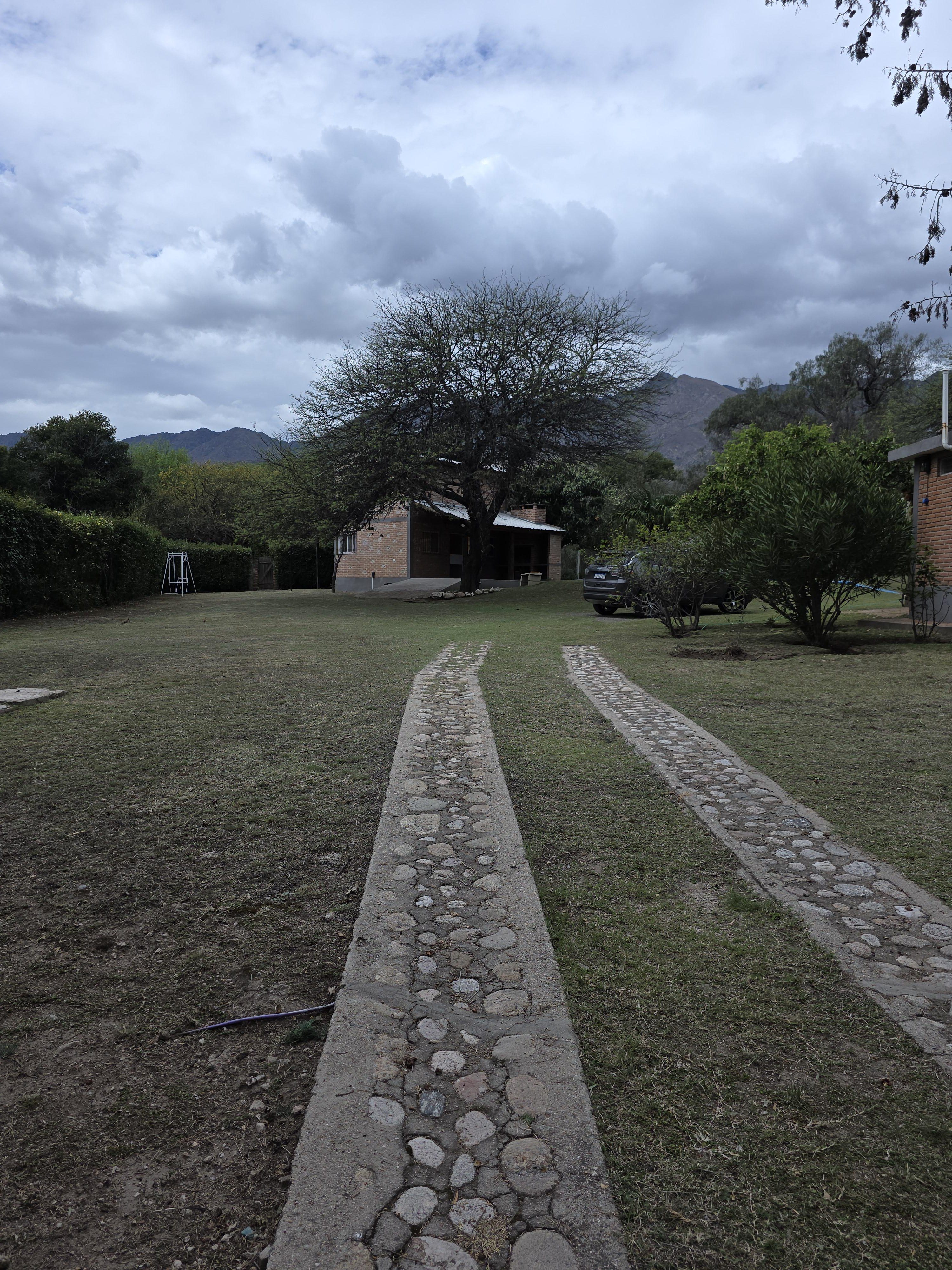 CASA EN VENTA  MONOAMBIENTE  CABANA  CON PARQUE