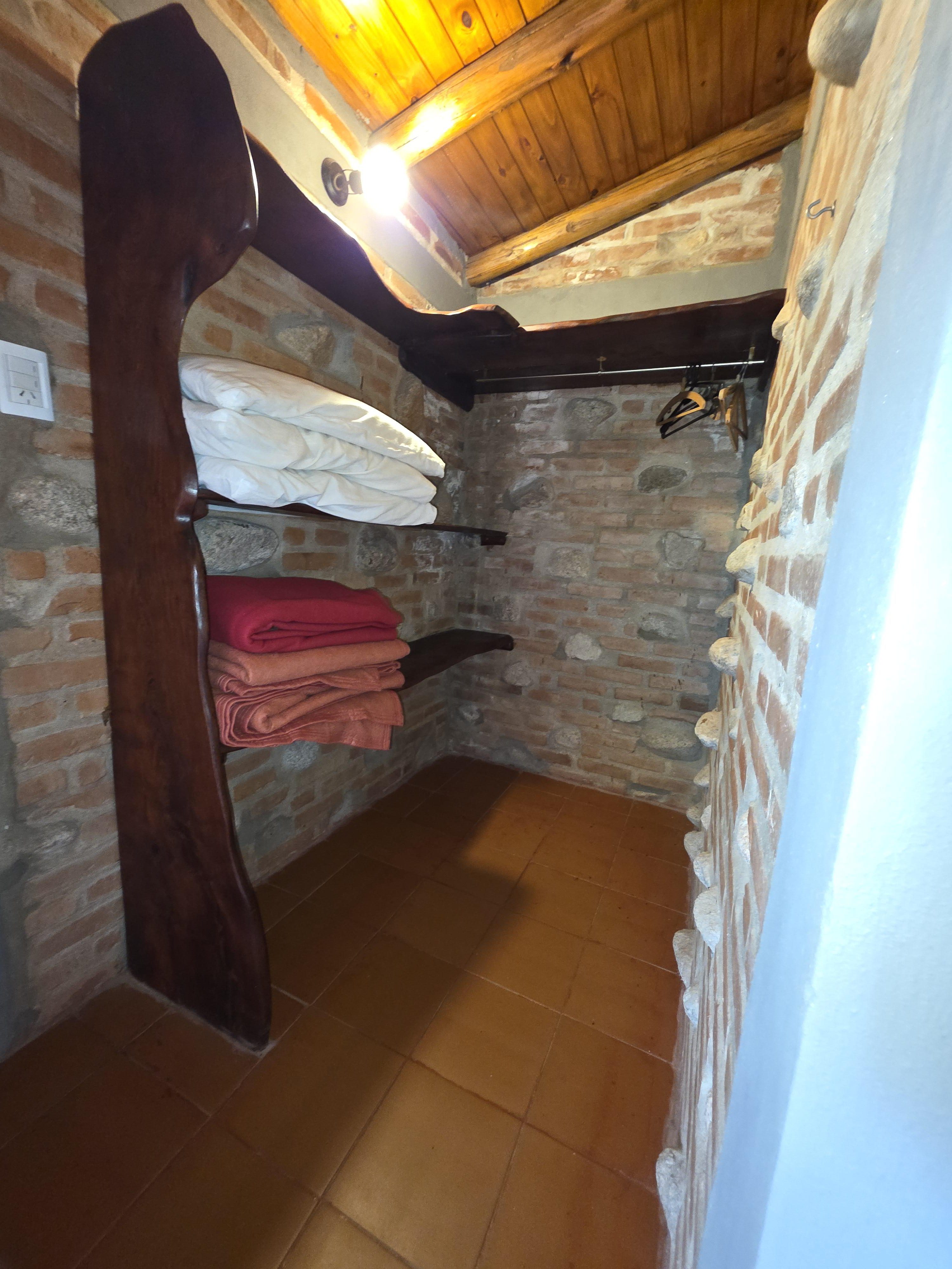 CASA EN VENTA  MONOAMBIENTE  CABANA  CON PARQUE