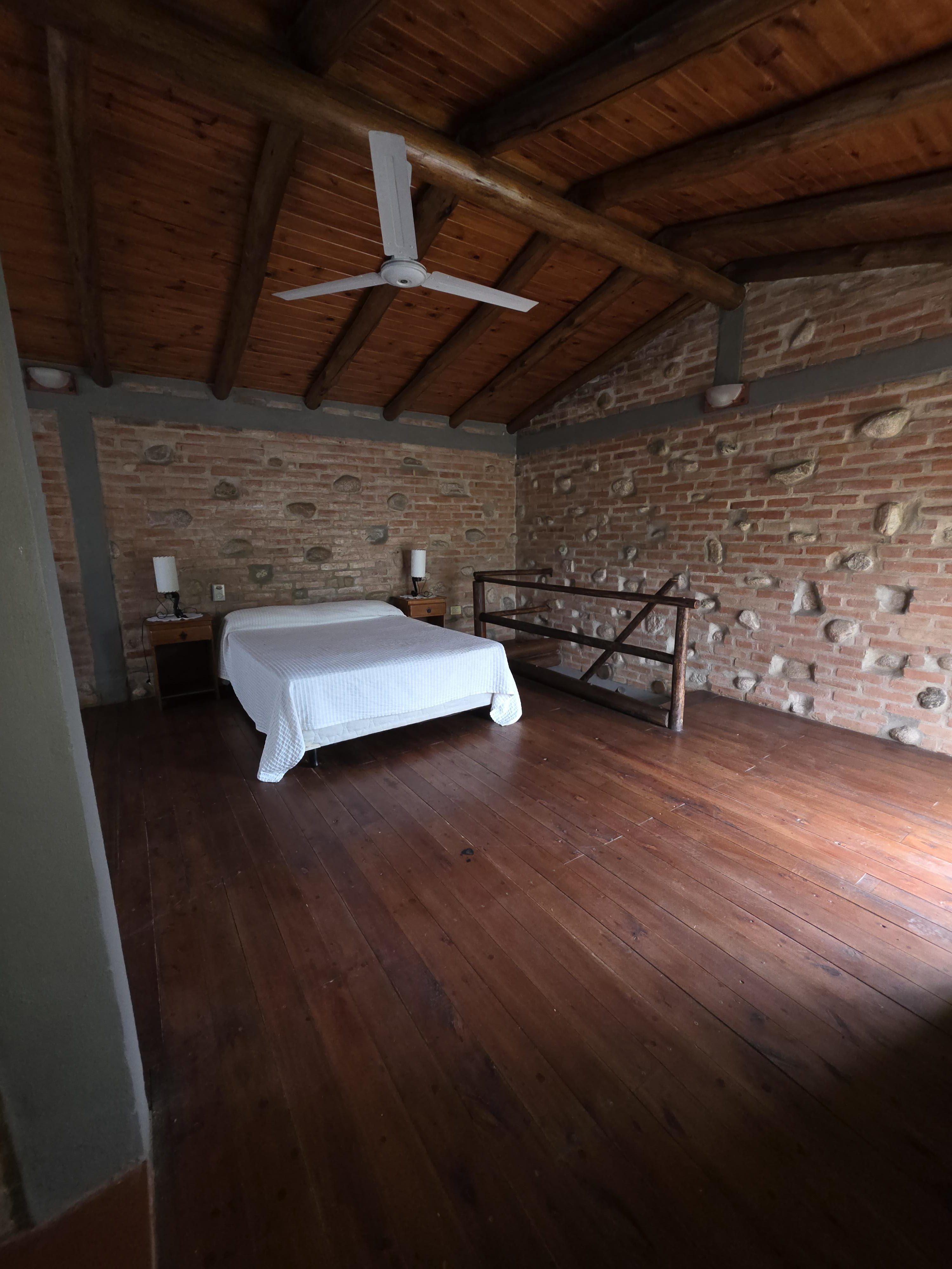 CASA EN VENTA  MONOAMBIENTE  CABANA  CON PARQUE