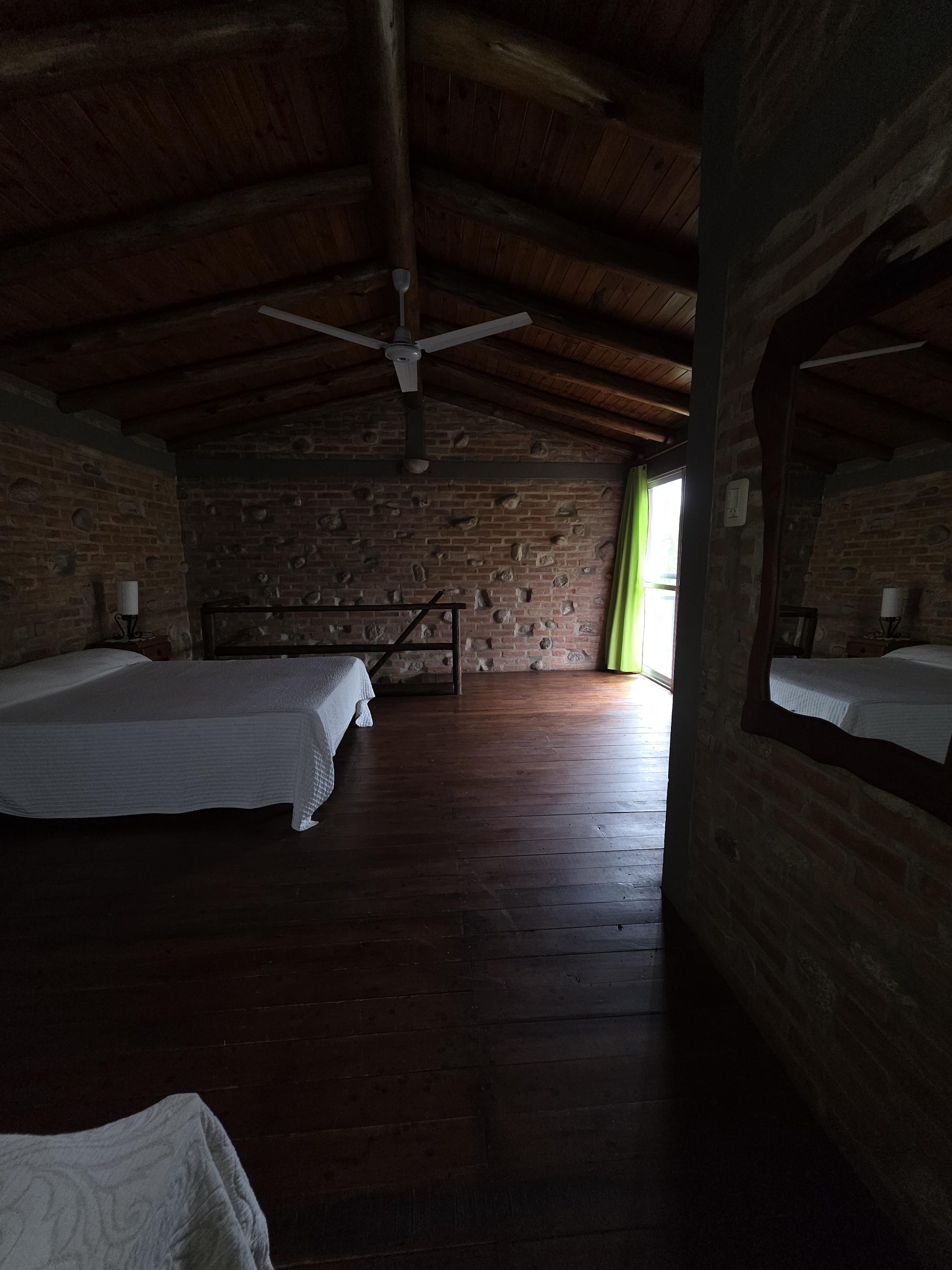 CASA EN VENTA  MONOAMBIENTE  CABANA  CON PARQUE