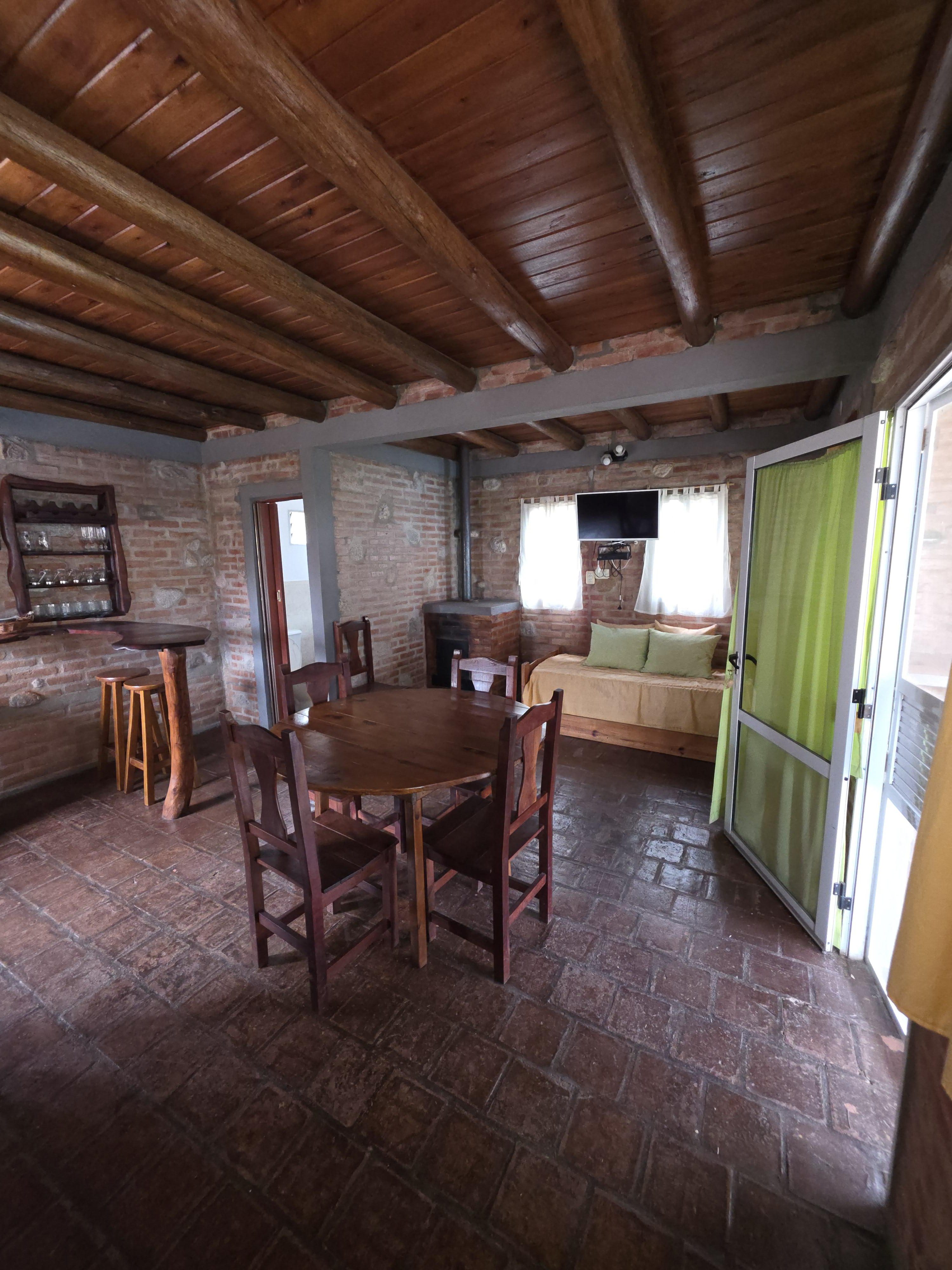 CASA EN VENTA  MONOAMBIENTE  CABANA  CON PARQUE