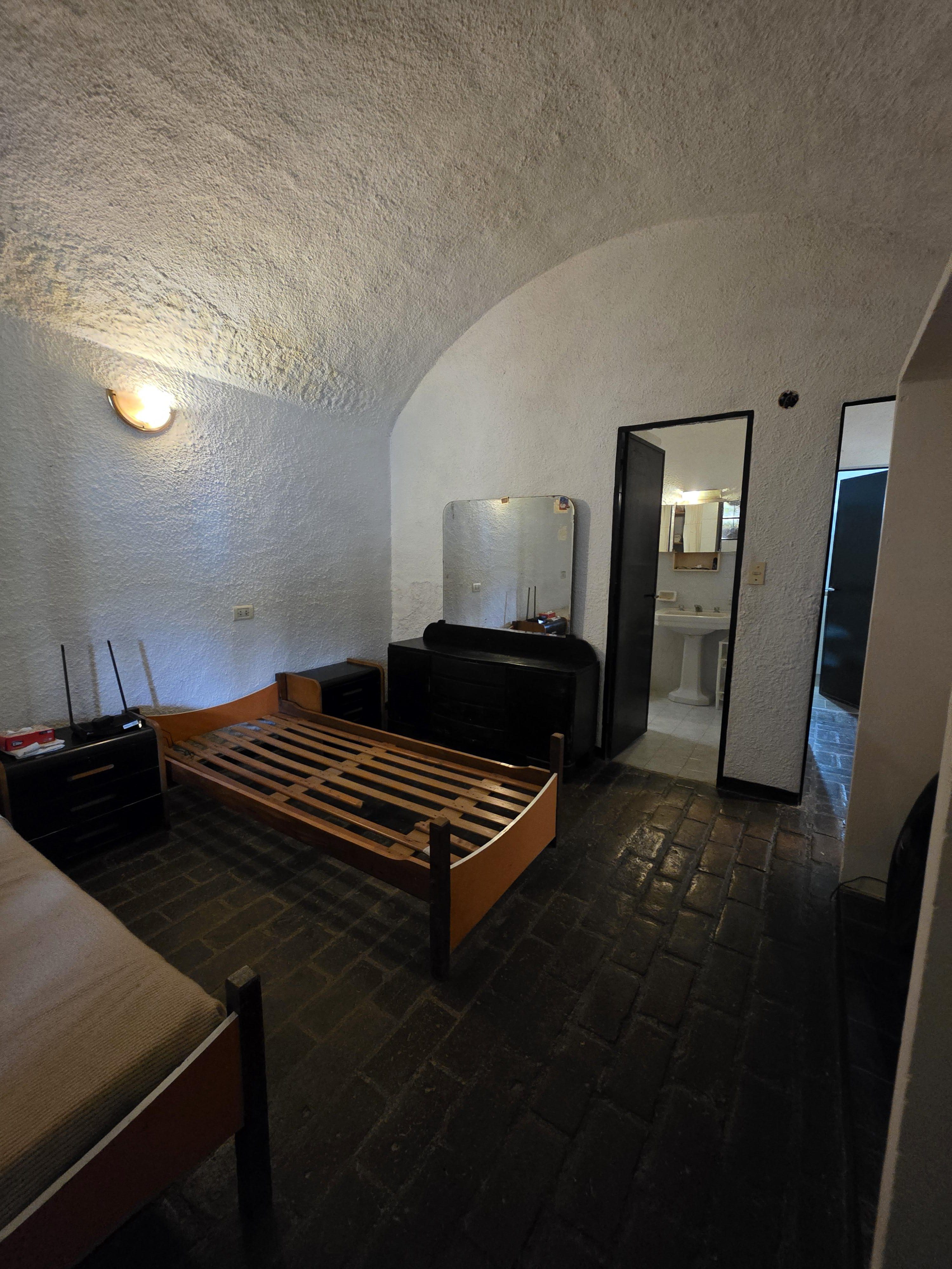 CASA EN VENTA  MONOAMBIENTE  CABANA  CON PARQUE