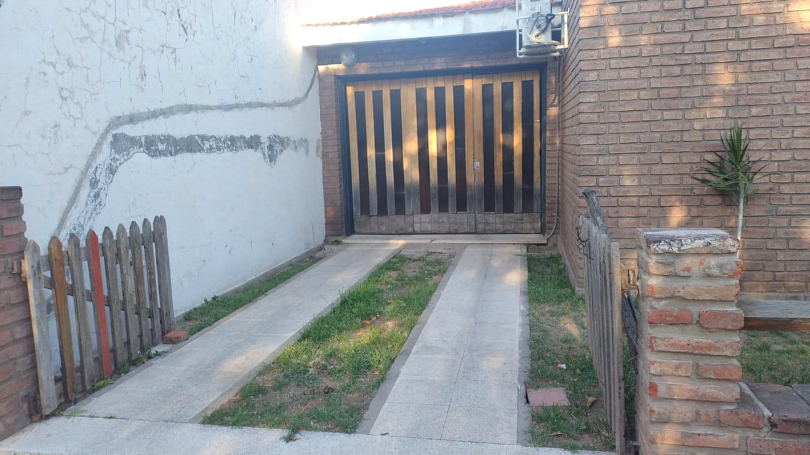 VENTA DE CASA DE 3 DORMITORIOS EN B YOFRE NORTE