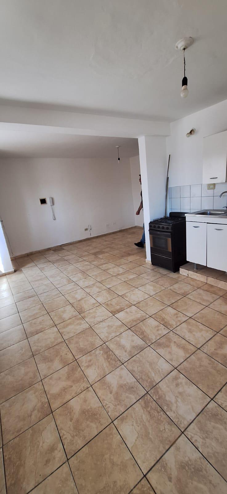 Alq.- San Martin-2 Dorm - 3 piso por esc.- Exp. econom