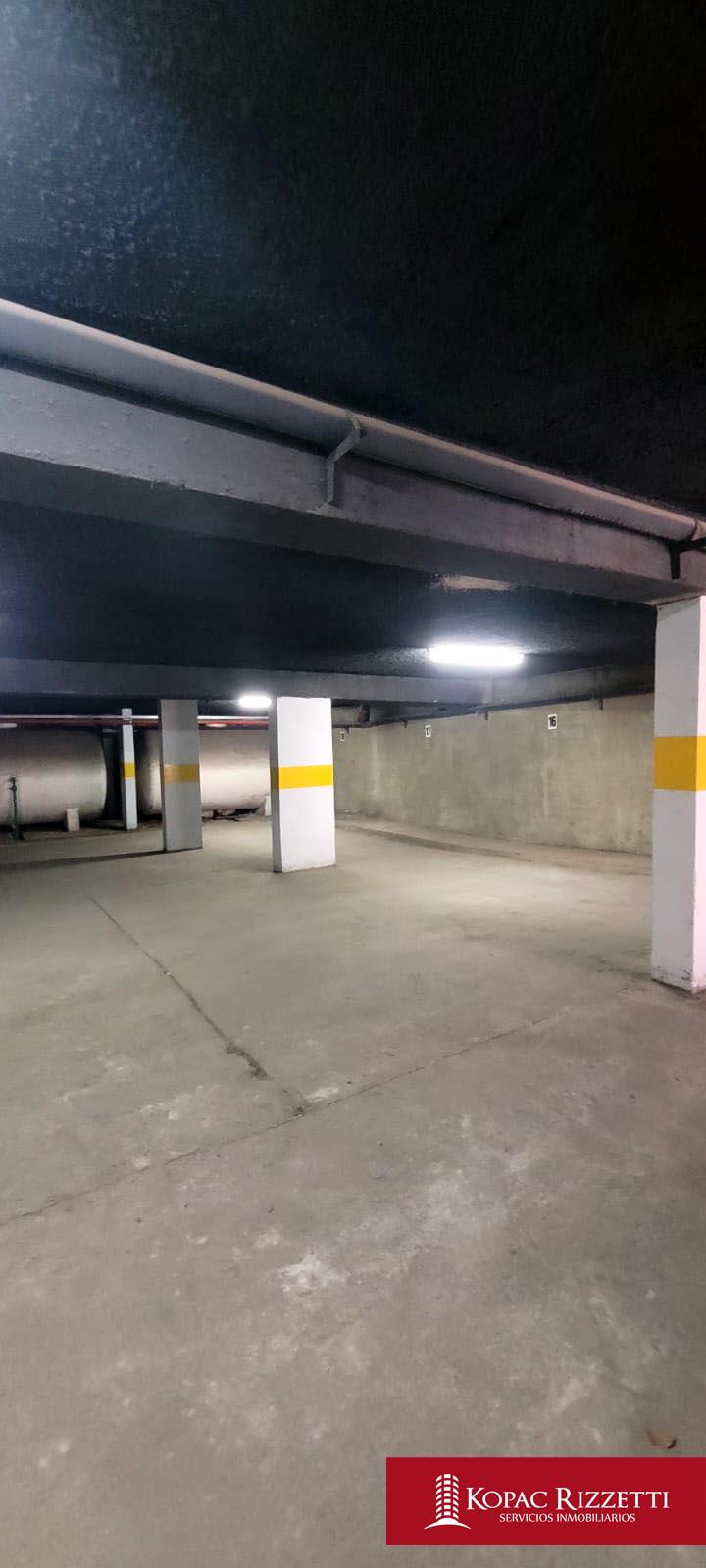 ALTO PALERMO (AV. RAFAEL NUÑEZ 3578) - ALQUILER COCHERA EN EDIFICIO