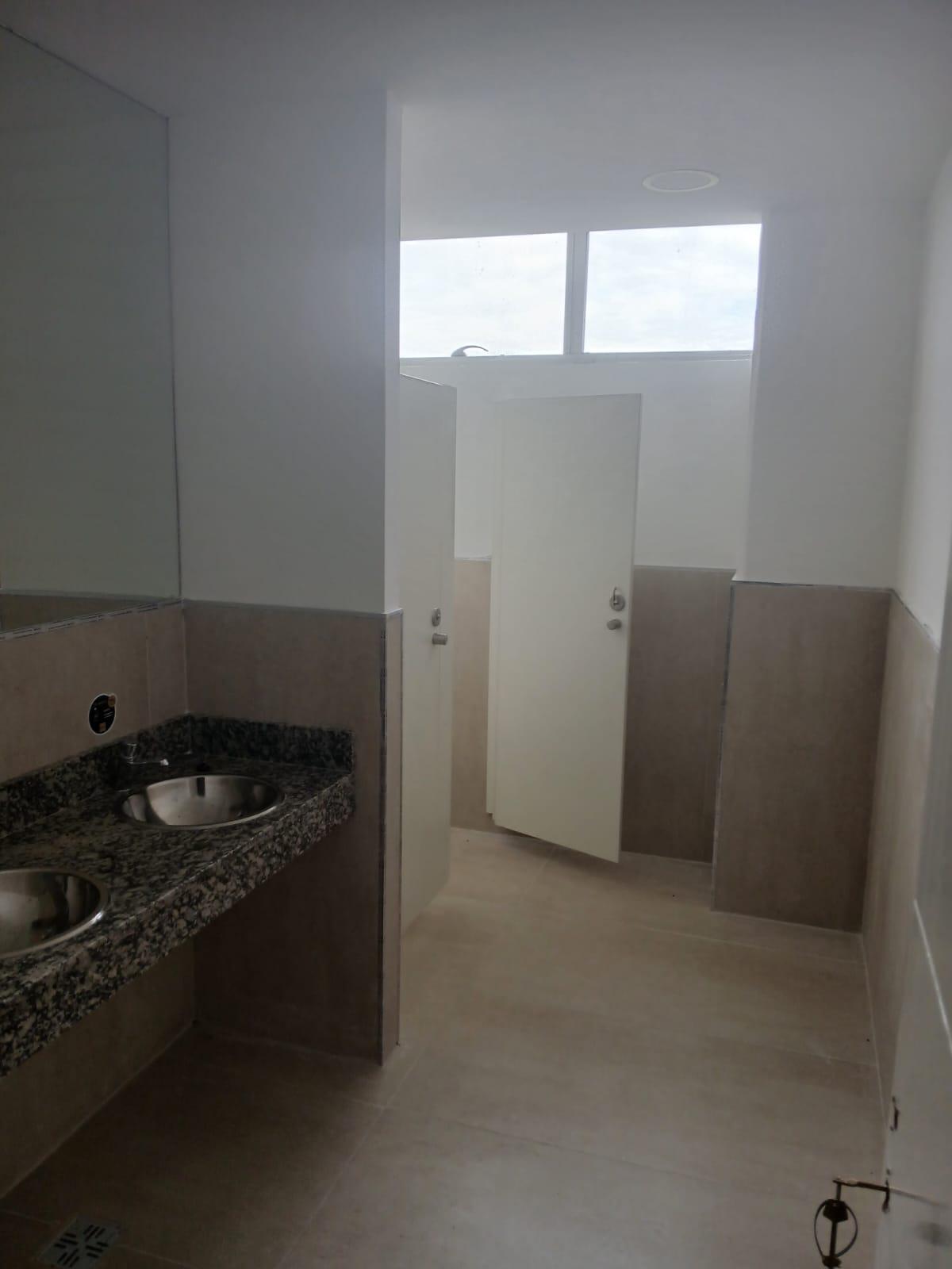 OFICINA EN ALQUILER 120M2  COMPLEJO PEA