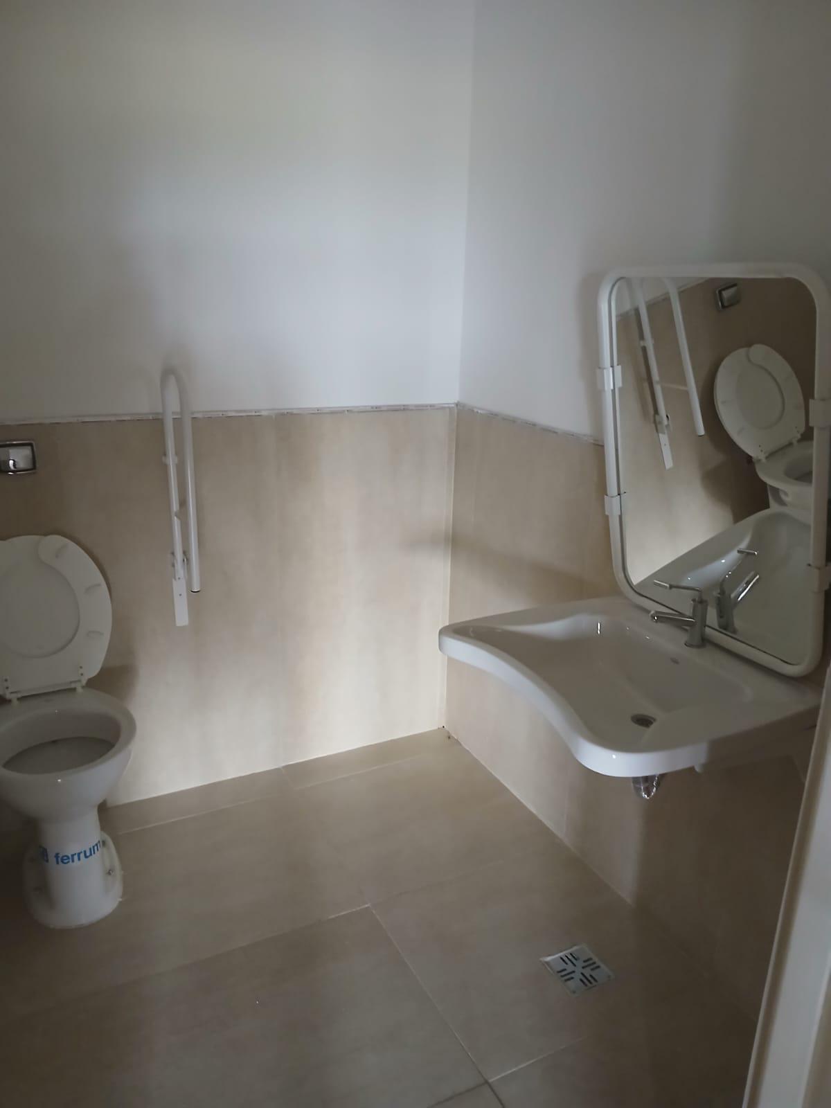 OFICINA EN ALQUILER 120M2  COMPLEJO PEA