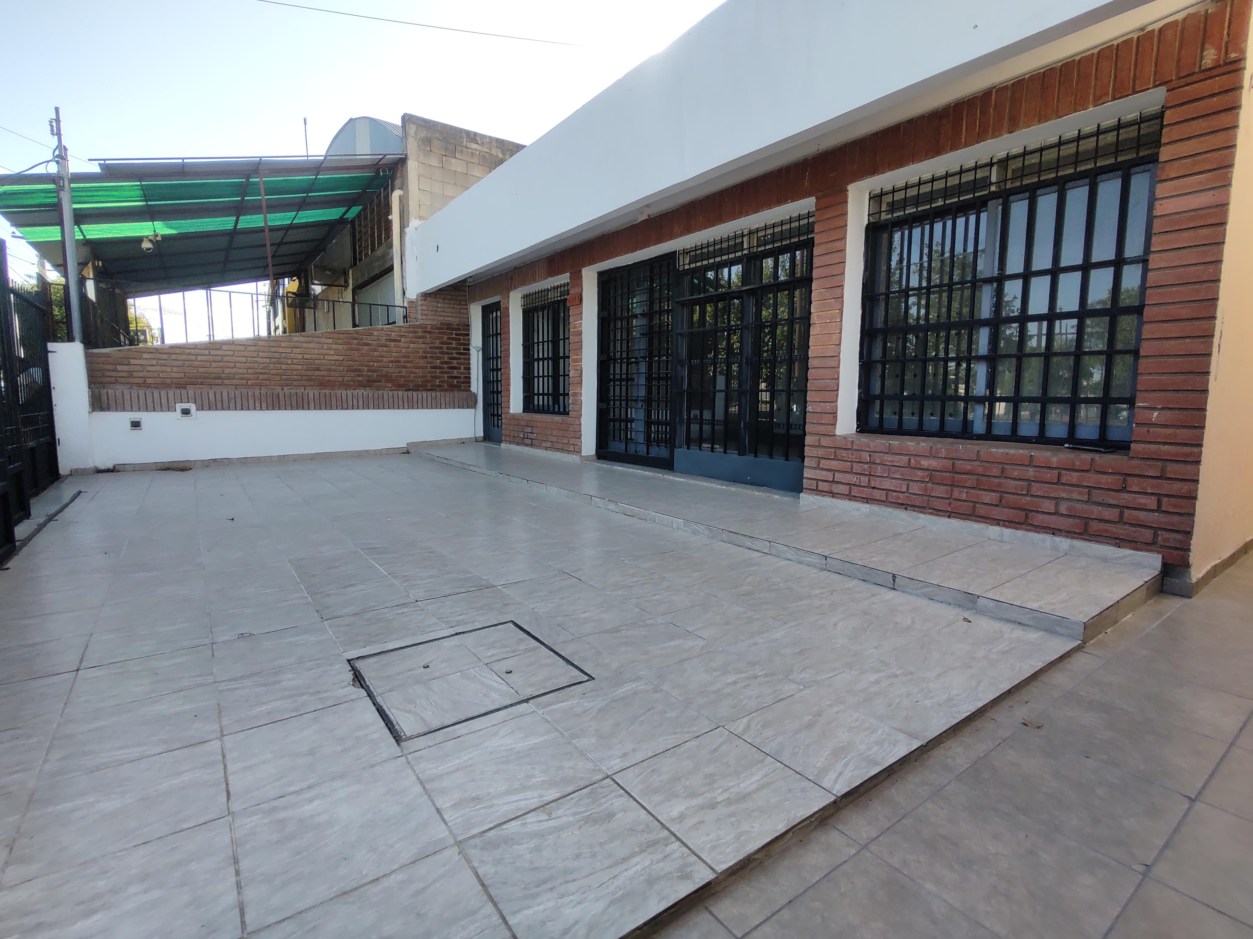 VENTA CASA 3 DORMITORIOS  LOCAL - SANTA ISABEL 3ra Secc - AV ARMADA ARGENTINA