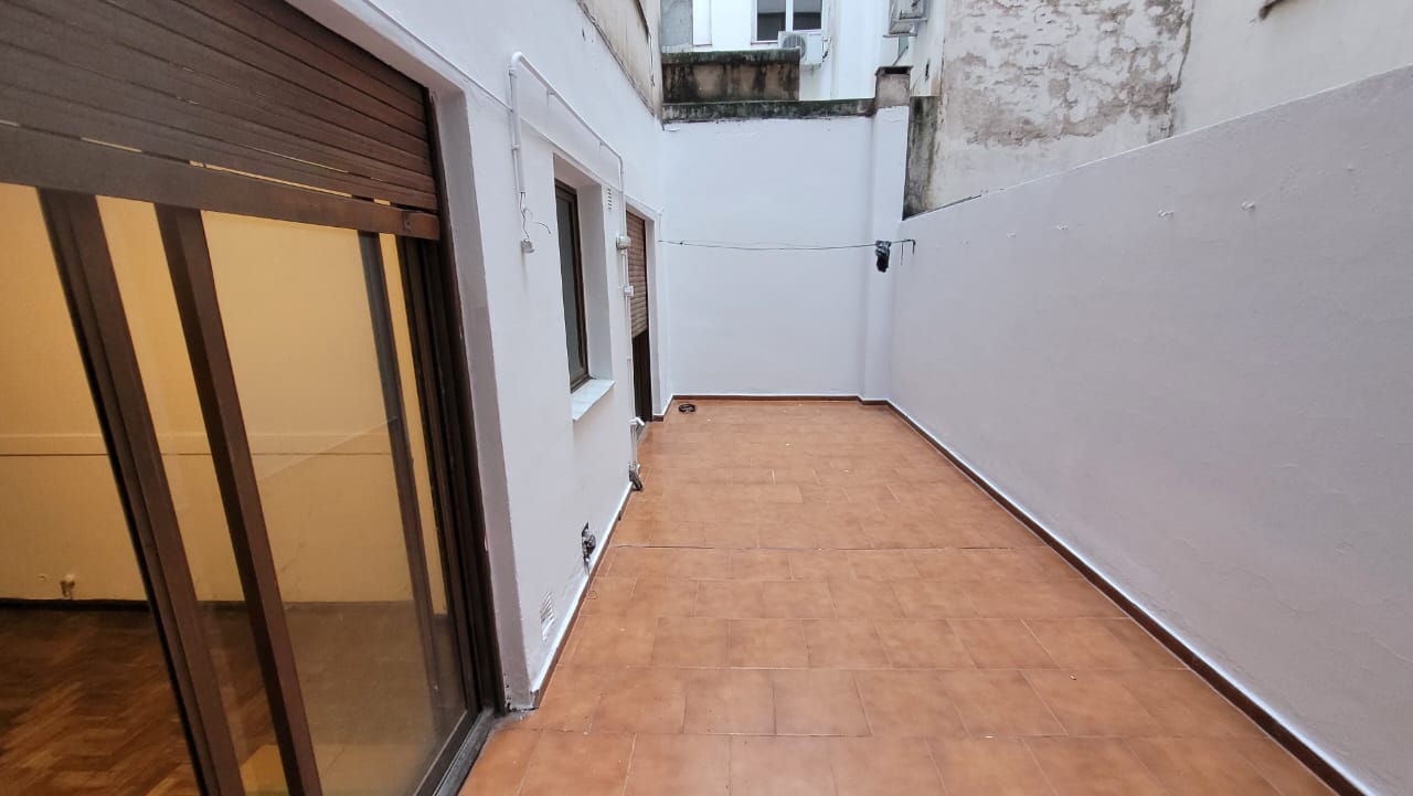 DEPARTAMENTO EN  ALQUILER  - CENTRO  -  CON HERMOSO PATIO - UN DORMITORIO  - CORDOBA