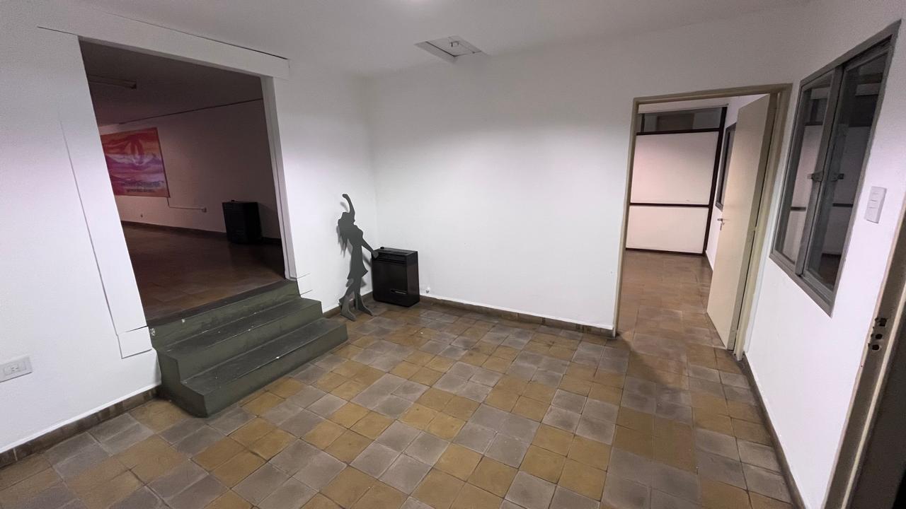 LOCAL con OFICINAS y DEPÓSITO, muy FÁCIL ACCESO - General PAz - Pueyrredón