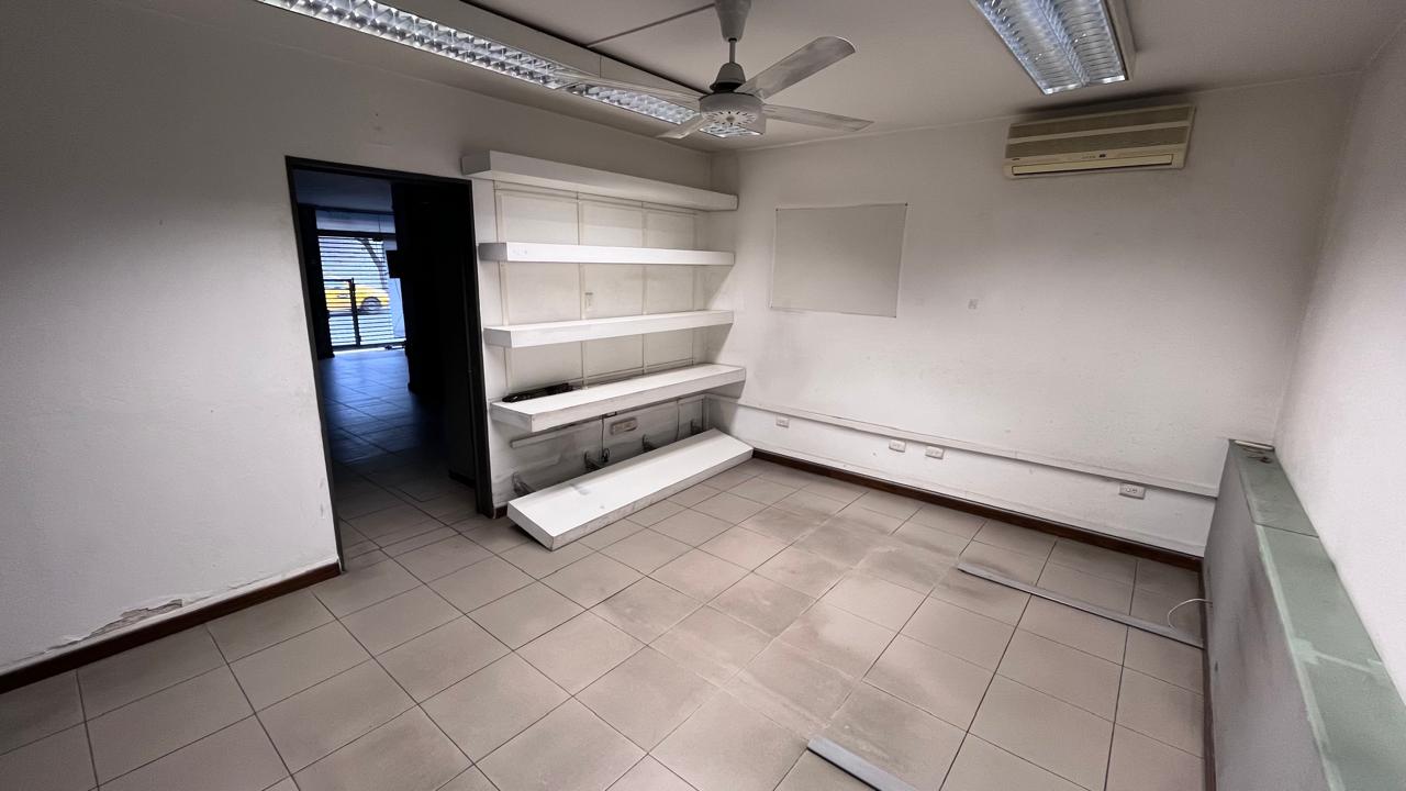LOCAL con OFICINAS y DEPÓSITO, muy FÁCIL ACCESO - General PAz - Pueyrredón