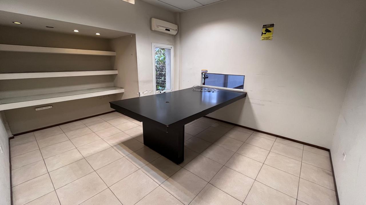 LOCAL con OFICINAS y DEPÓSITO, muy FÁCIL ACCESO - General PAz - Pueyrredón