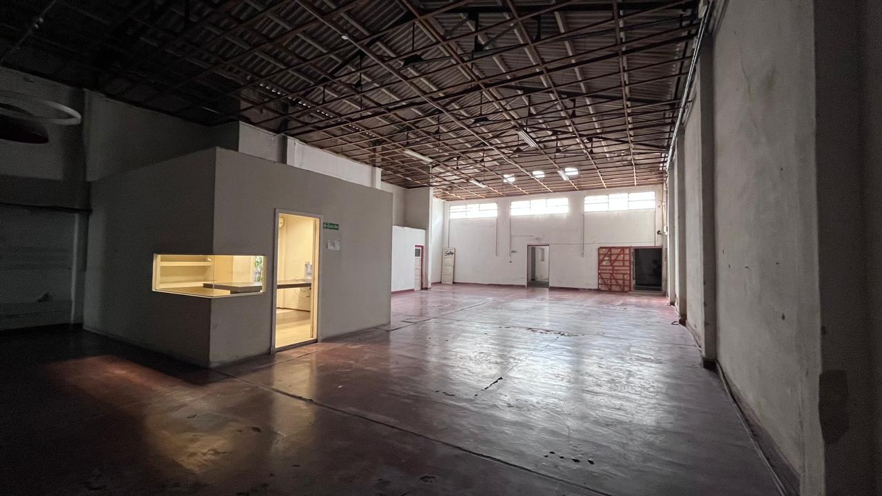 LOCAL con OFICINAS y DEPÓSITO, muy FÁCIL ACCESO - General PAz - Pueyrredón