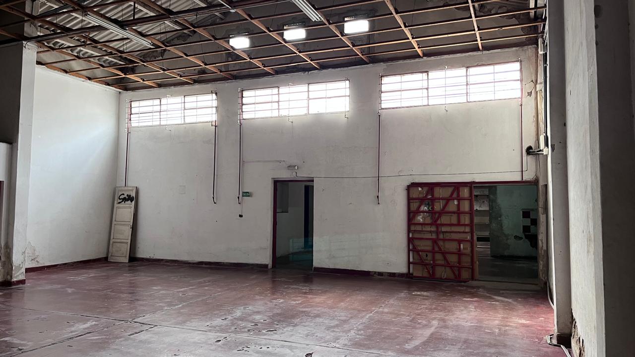 LOCAL con OFICINAS y DEPÓSITO, muy FÁCIL ACCESO - General PAz - Pueyrredón