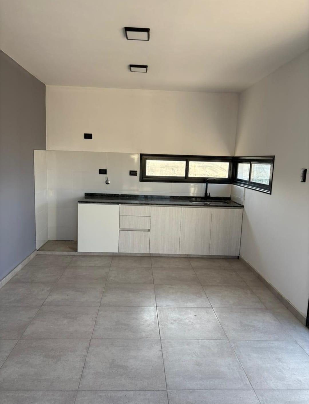 CASA  EN VENTA  2 DORMITORIOS -A ESTRENAR- COLONIA TIROLESA. APTO CREDITO