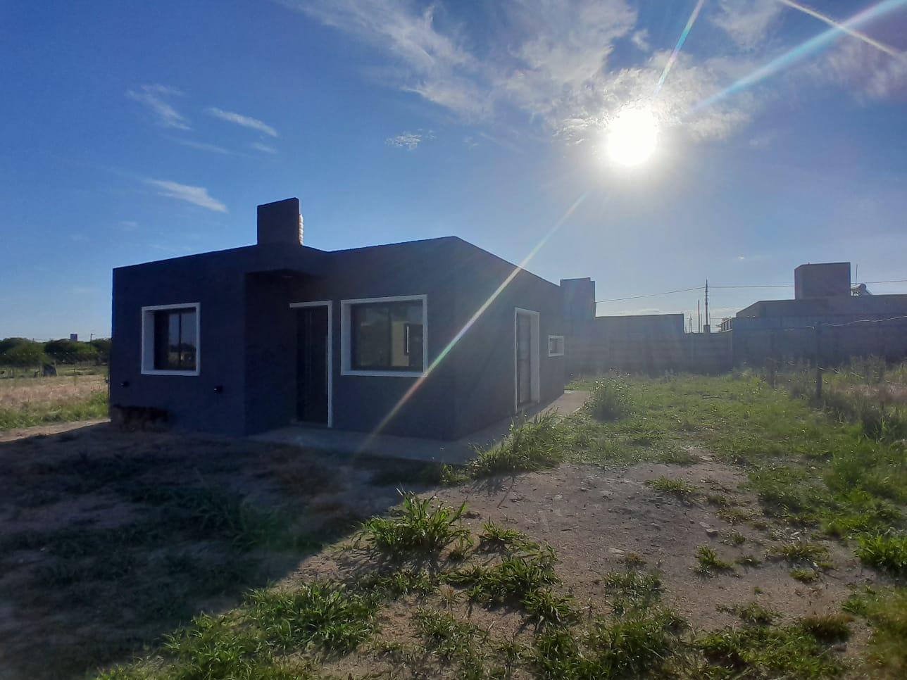 CASA  EN VENTA  2 DORMITORIOS -A ESTRENAR- COLONIA TIROLESA. APTO CREDITO