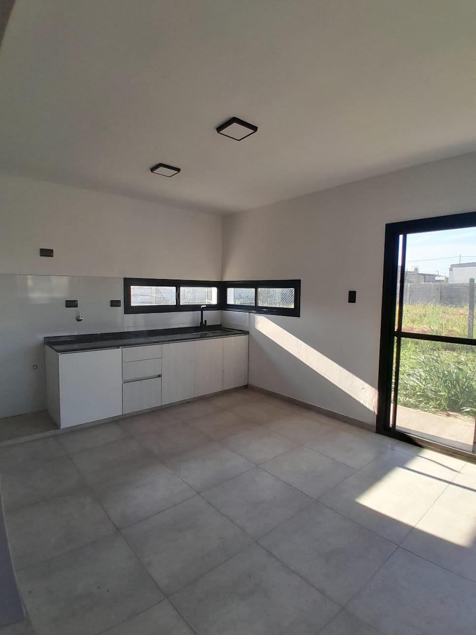 CASA  EN VENTA  2 DORMITORIOS -A ESTRENAR- COLONIA TIROLESA. APTO CREDITO