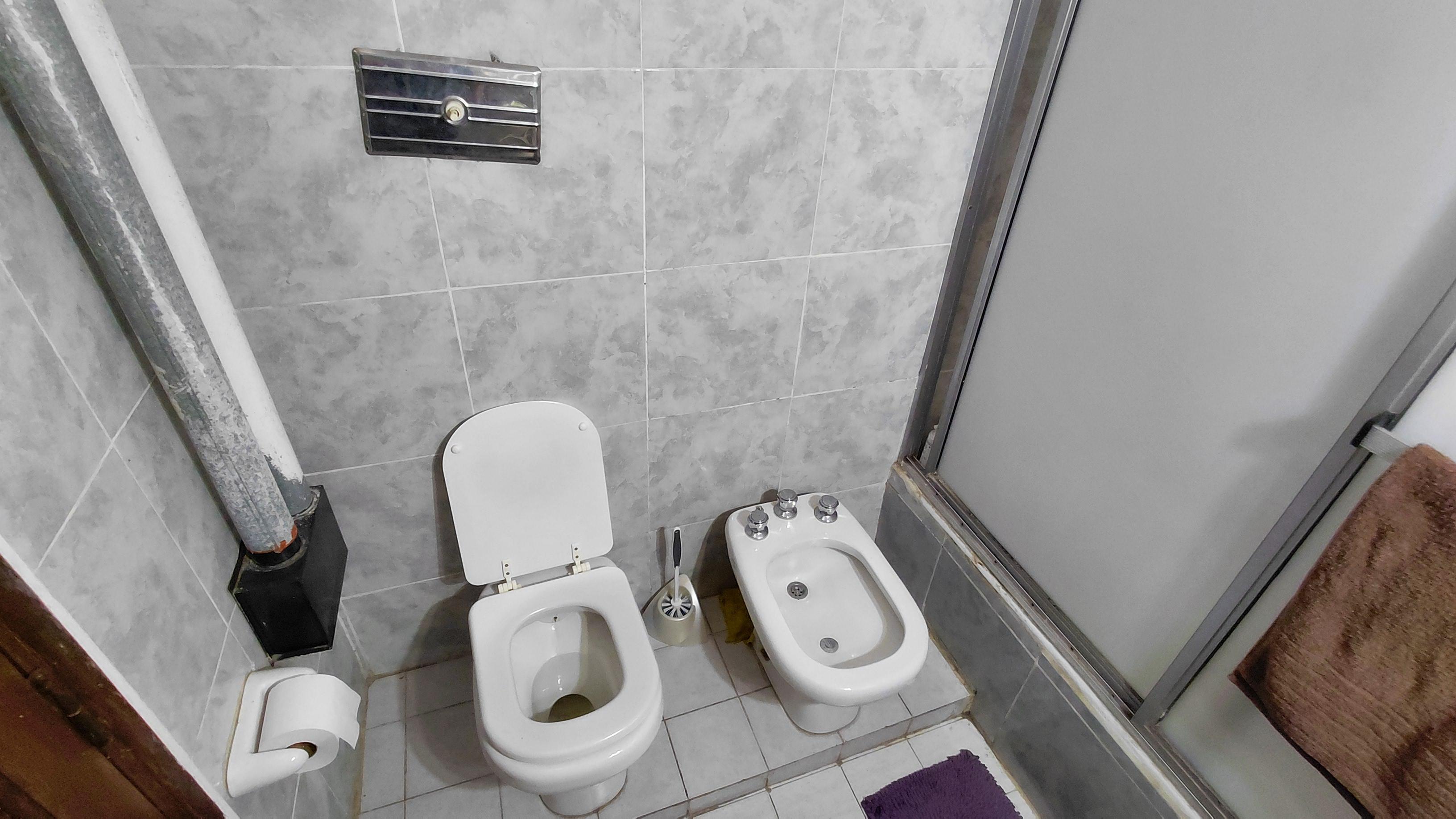 SALVATIERRA VENDE - CASA DE DOS DORMITORIOS-BARRIO JUNIORS-EXC.UBICAC-PATIO