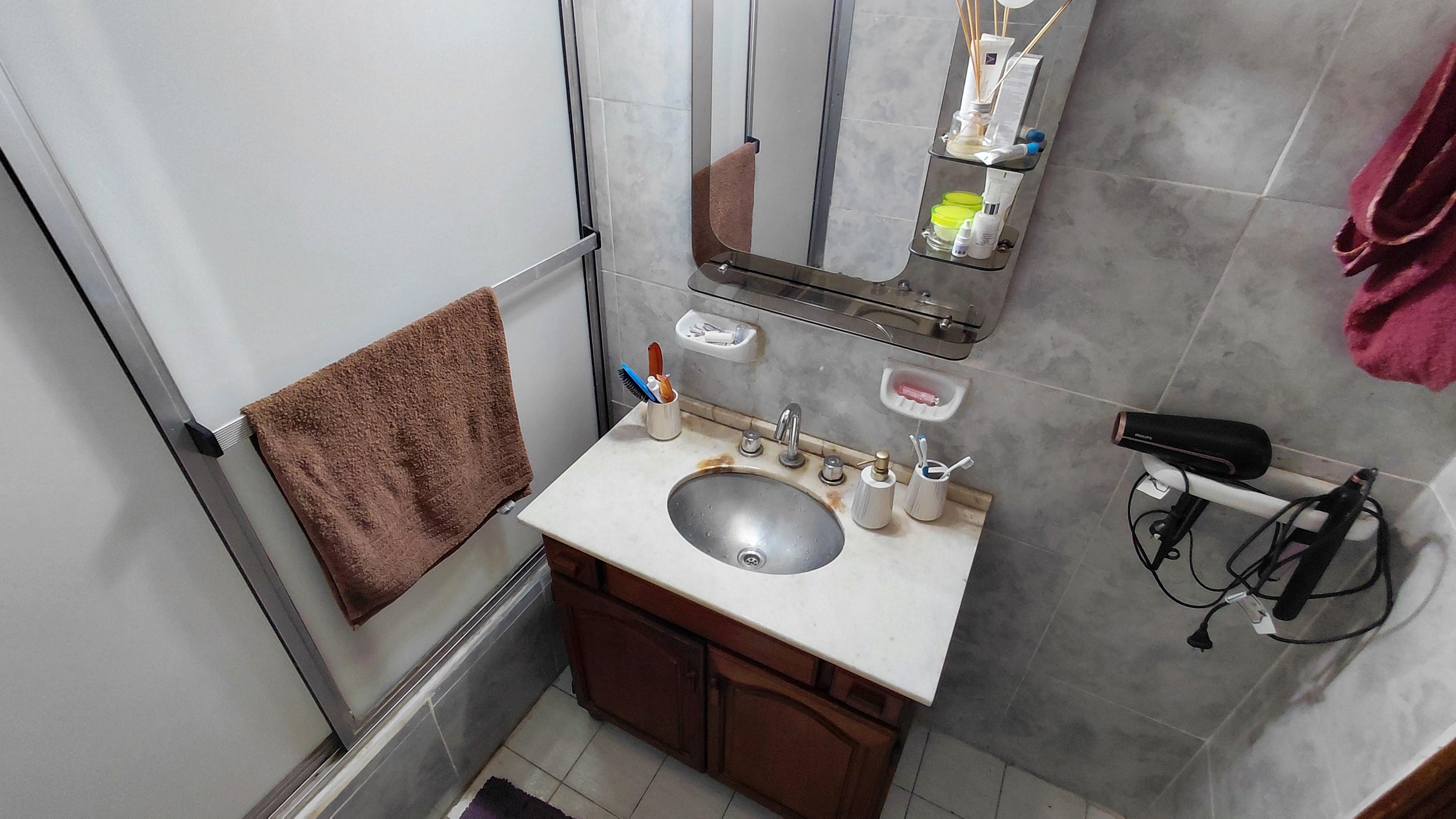 SALVATIERRA VENDE - CASA DE DOS DORMITORIOS-BARRIO JUNIORS-EXC.UBICAC-PATIO