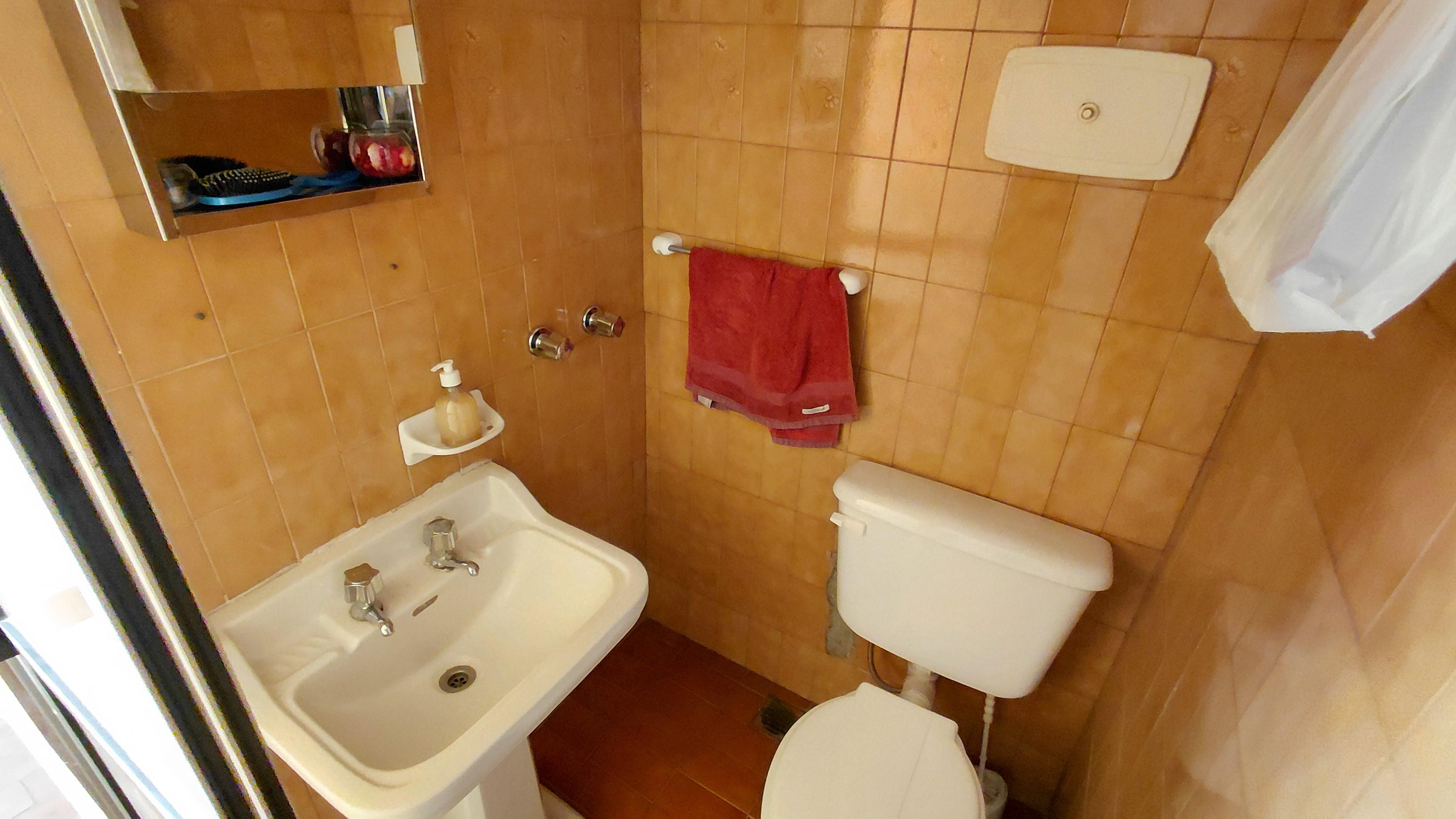 SALVATIERRA VENDE - CASA DE DOS DORMITORIOS-BARRIO JUNIORS-EXC.UBICAC-PATIO