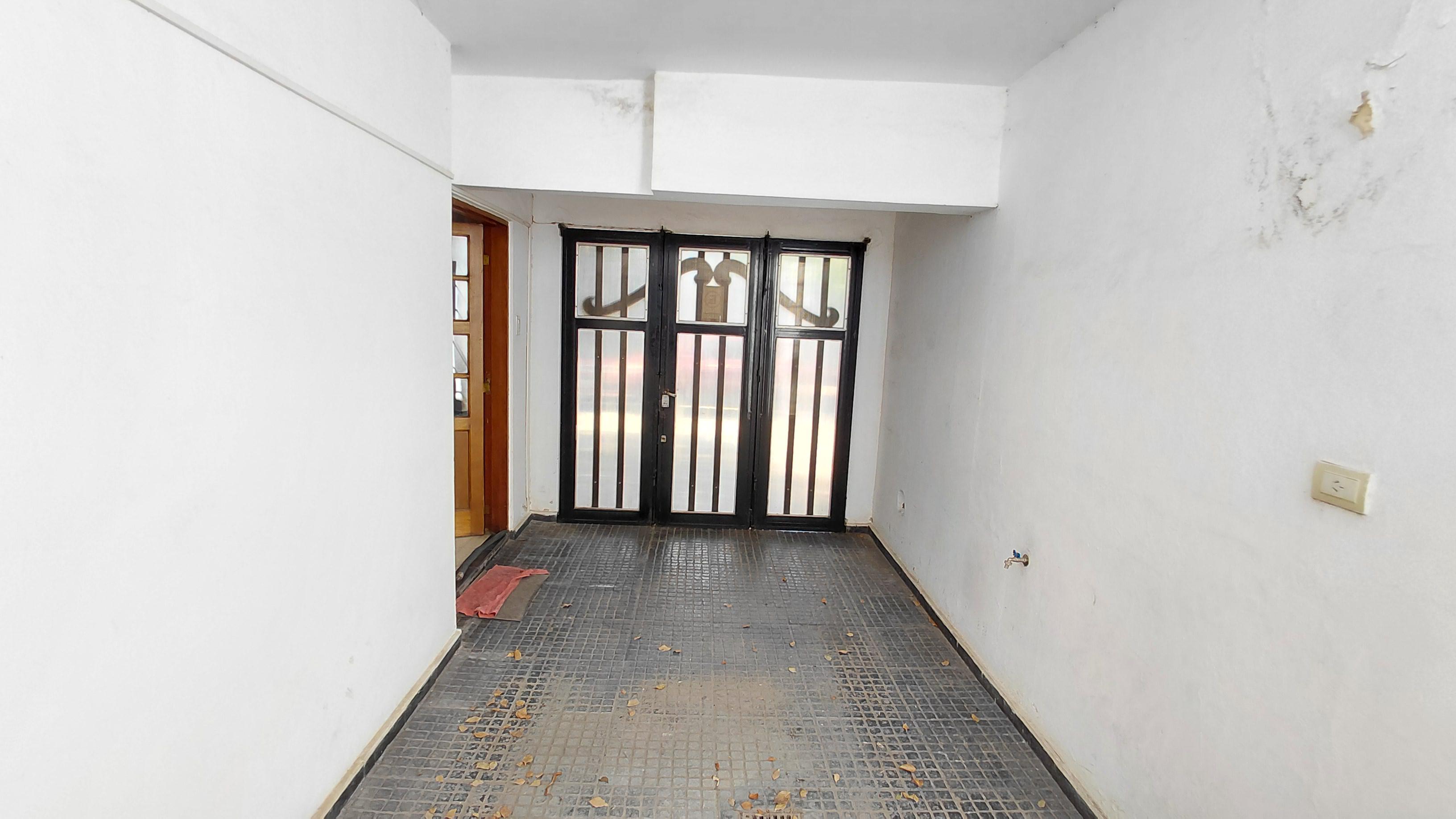 SALVATIERRA VENDE - CASA DE DOS DORMITORIOS-BARRIO JUNIORS-EXC.UBICAC-PATIO