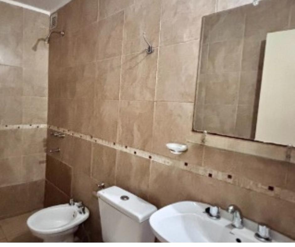 Alquilo depto 2 dorm, cplacard. B Alberdi.